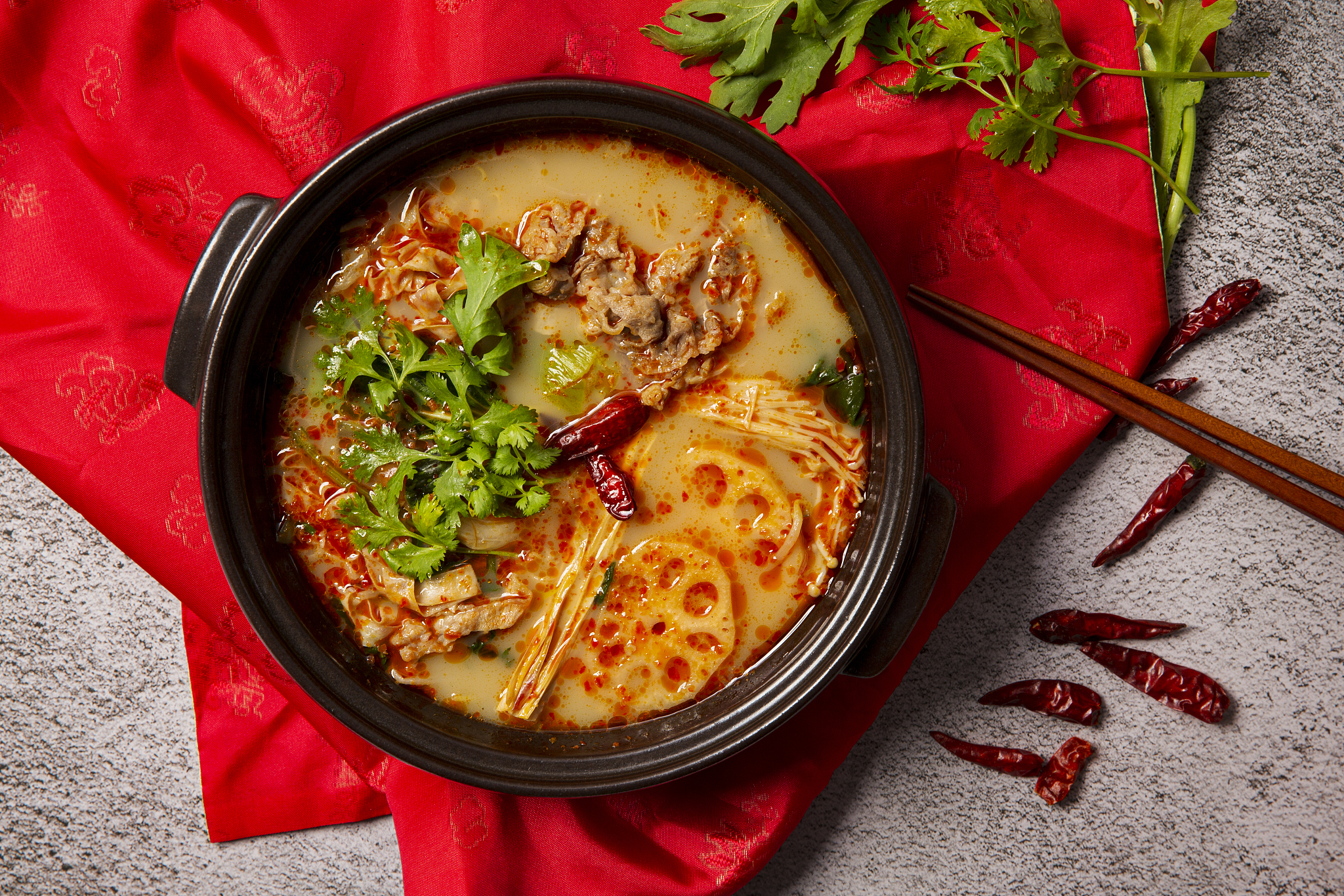 阿椒阿俏冒菜：30元客单价，用牛油香气征服白领味蕾