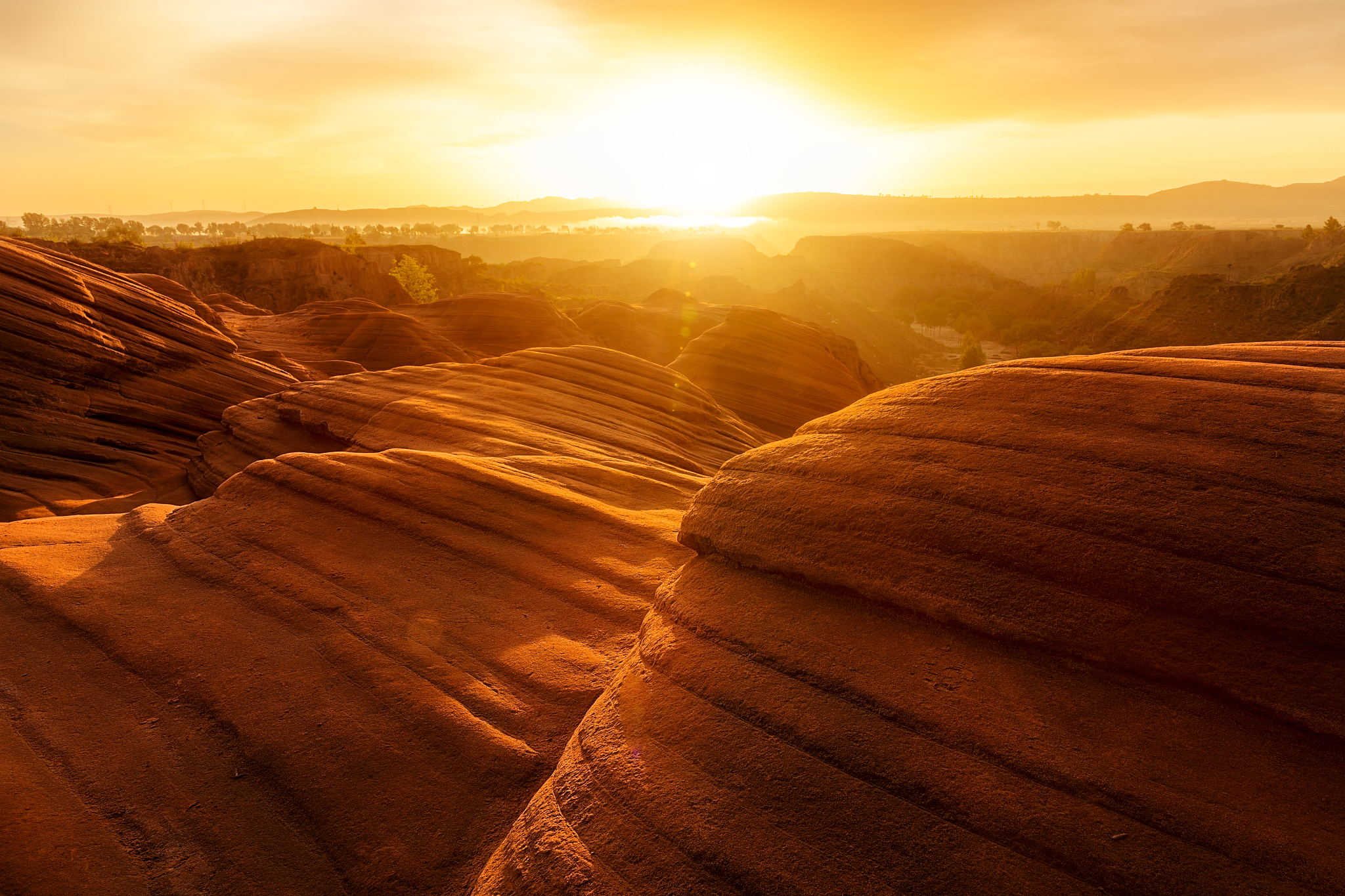 陕西省自南向北可以分为哪三大地形区？三大区域的界线明确吗
