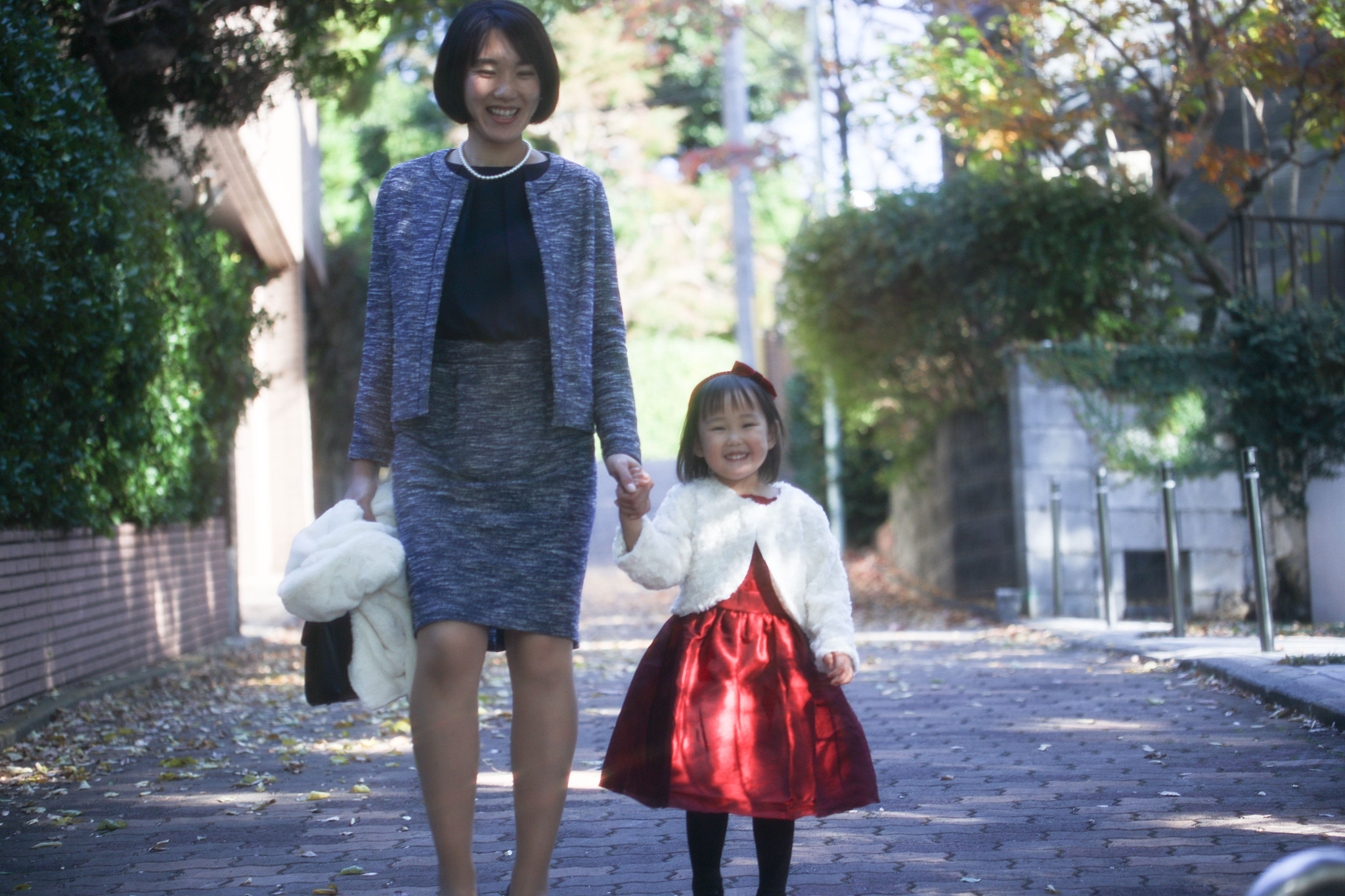 japanese mother walking with her daughter at shichi go san celeb