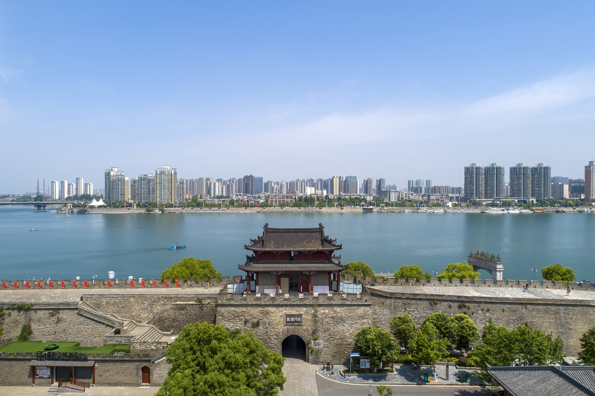 航拍襄阳古城风光