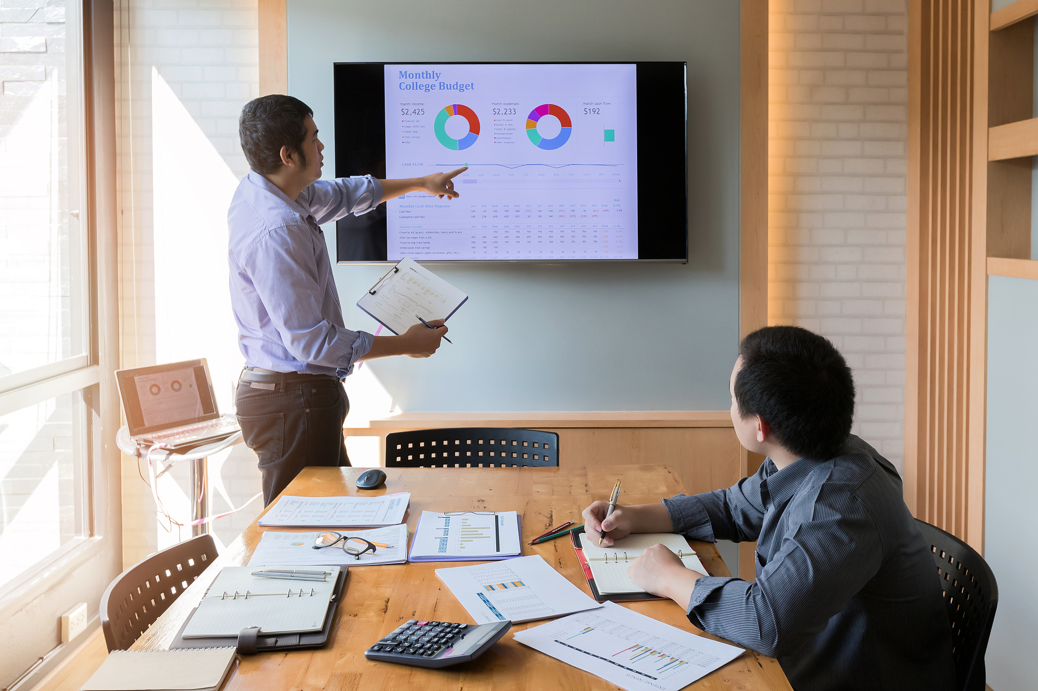 写一篇会议记录