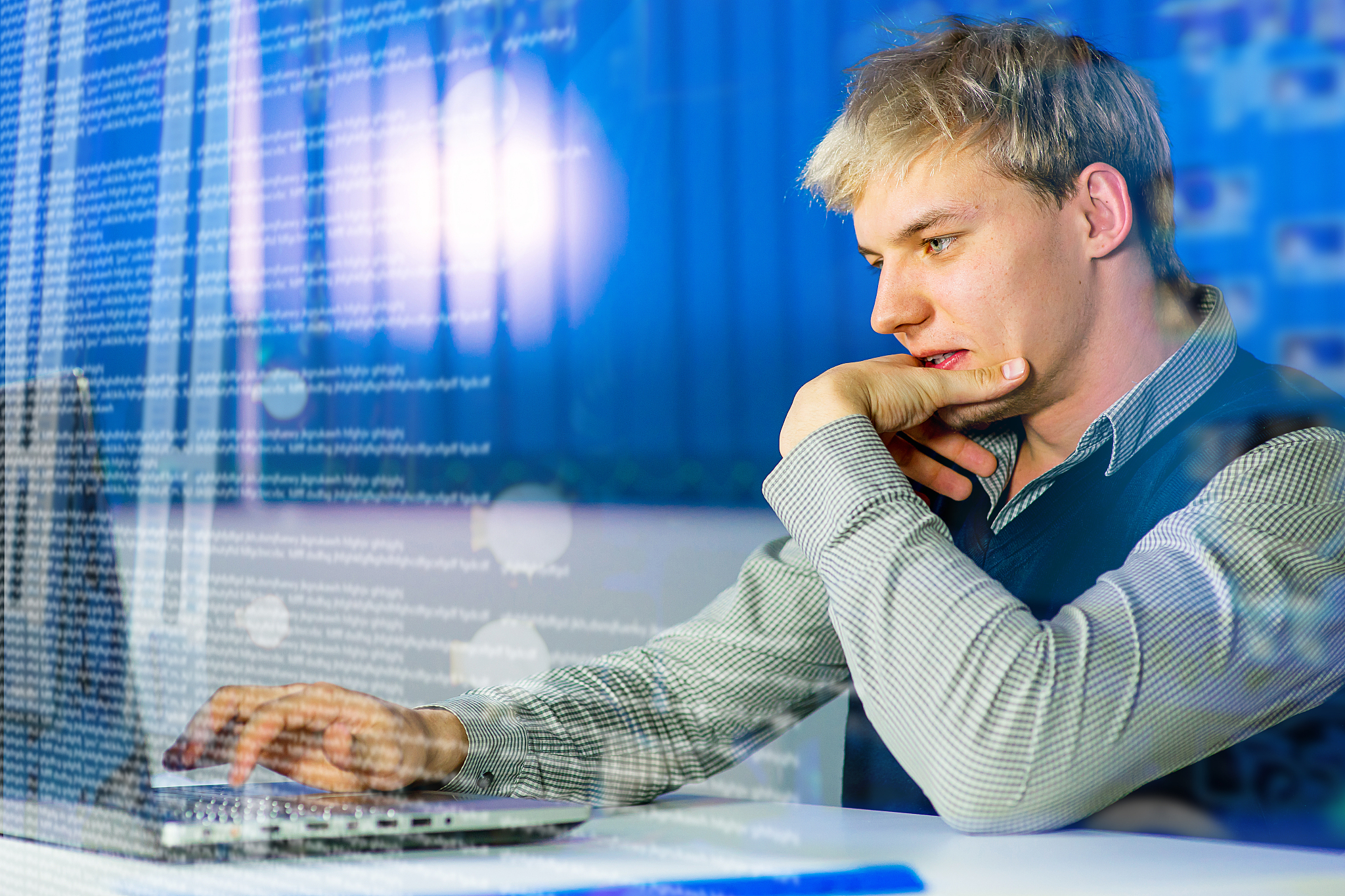 贵州省广播电影电视学校招生电话多少