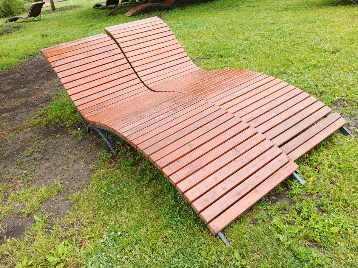 为什么夏天深灰色的户外躺椅比浅灰色和淡棕色卖的要好？为什么有扶手的躺椅卖的比没有扶手的好？