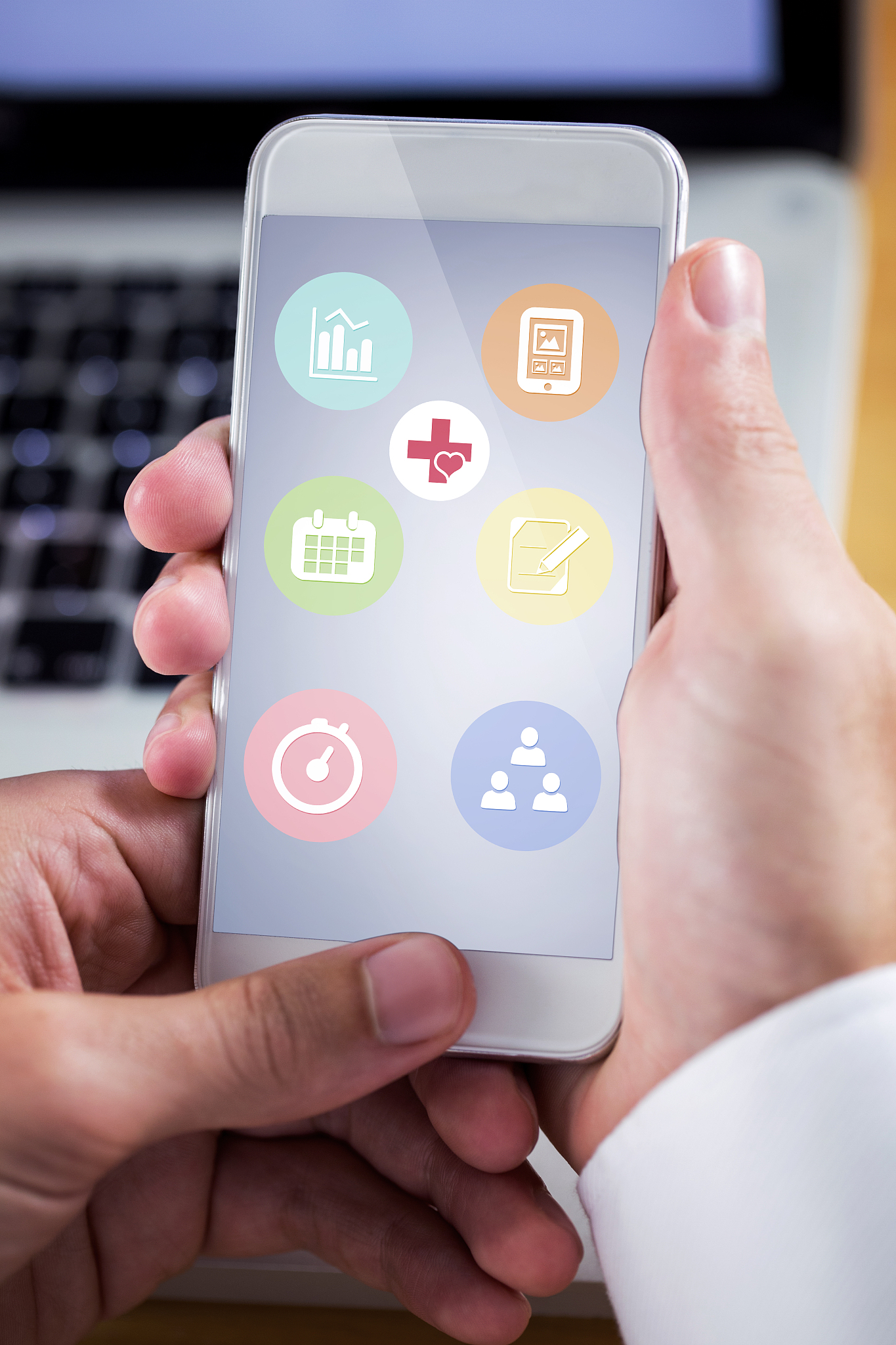 老年人智能手机使用技巧及防骗指南：提升生活质量，促进社会和谐