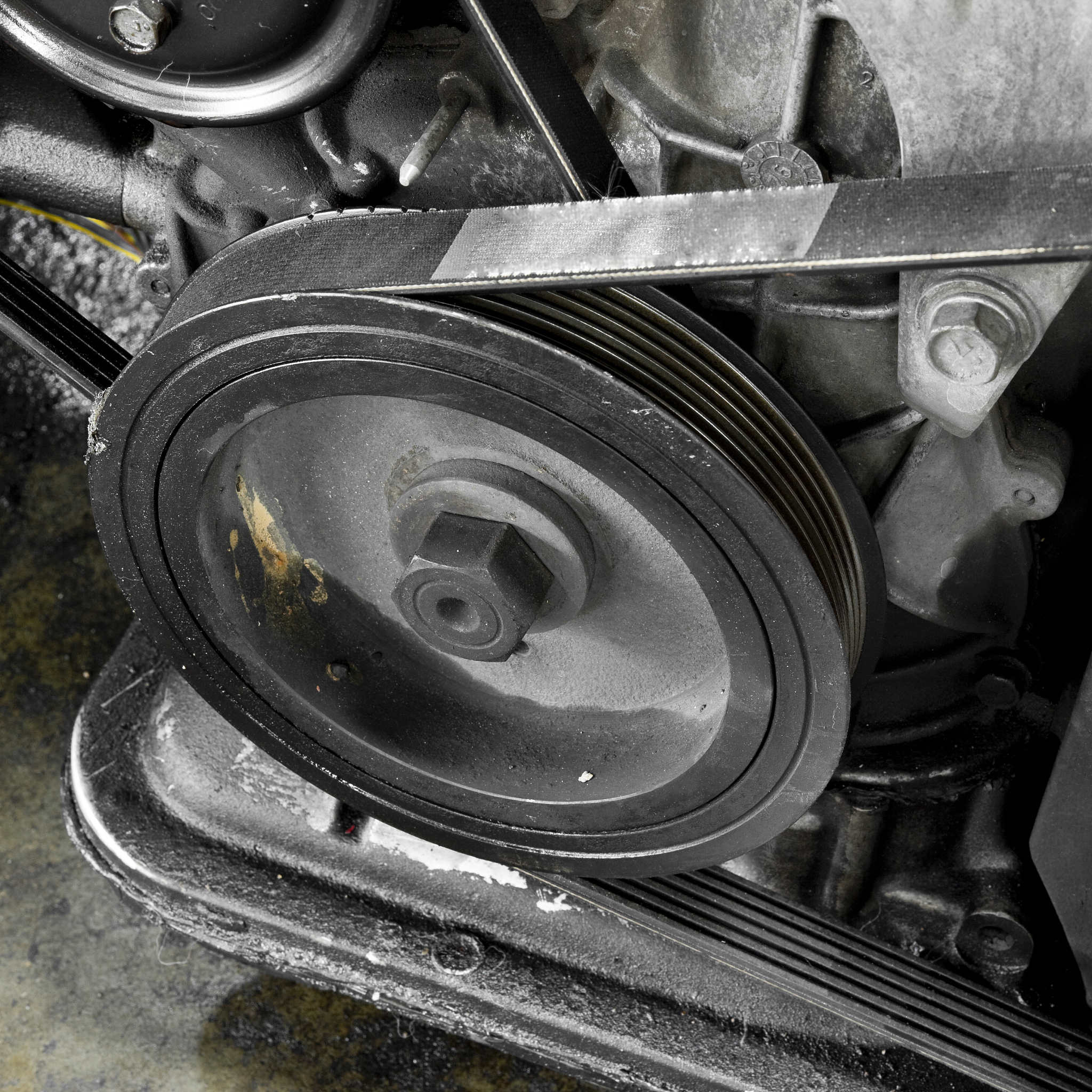 空调挡油帽安装位置：压缩机转子上吗？