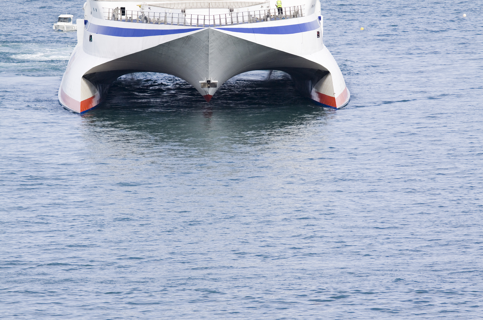 根据第一章对各种高速船的介绍从中选取一种你感兴趣的船型针对其水动力特性查阅文献针对其未来可能的潜在应用以及需要改进之处进行综述。至少查阅20篇外文文献和20篇中文文献尽量是近5年的文献形成一篇综述性的报告。时间允许后续请各位做简短承述