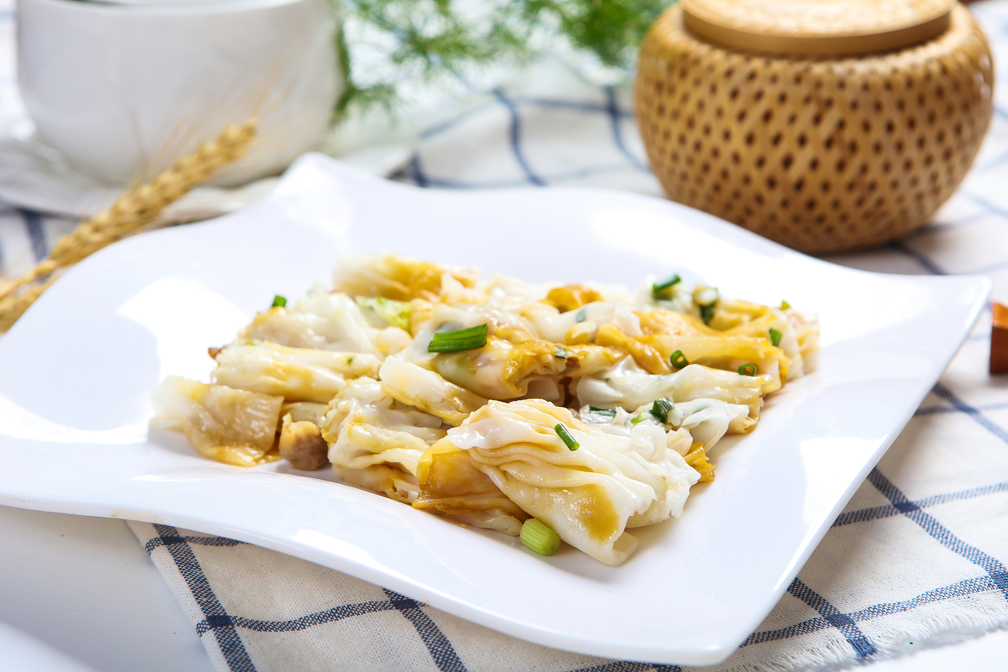 给我一份广式肠粉的配料表和步骤