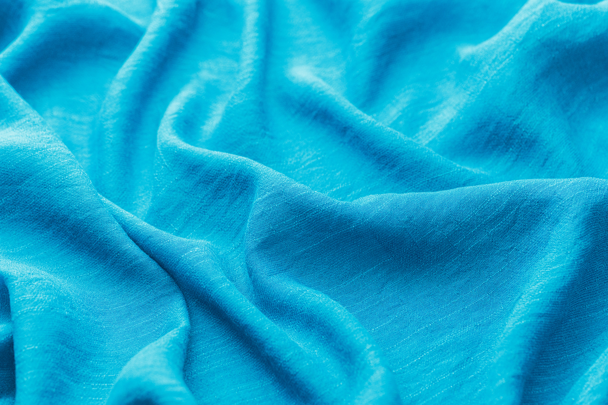 宝蓝色真丝染色指南：简单步骤和注意事项