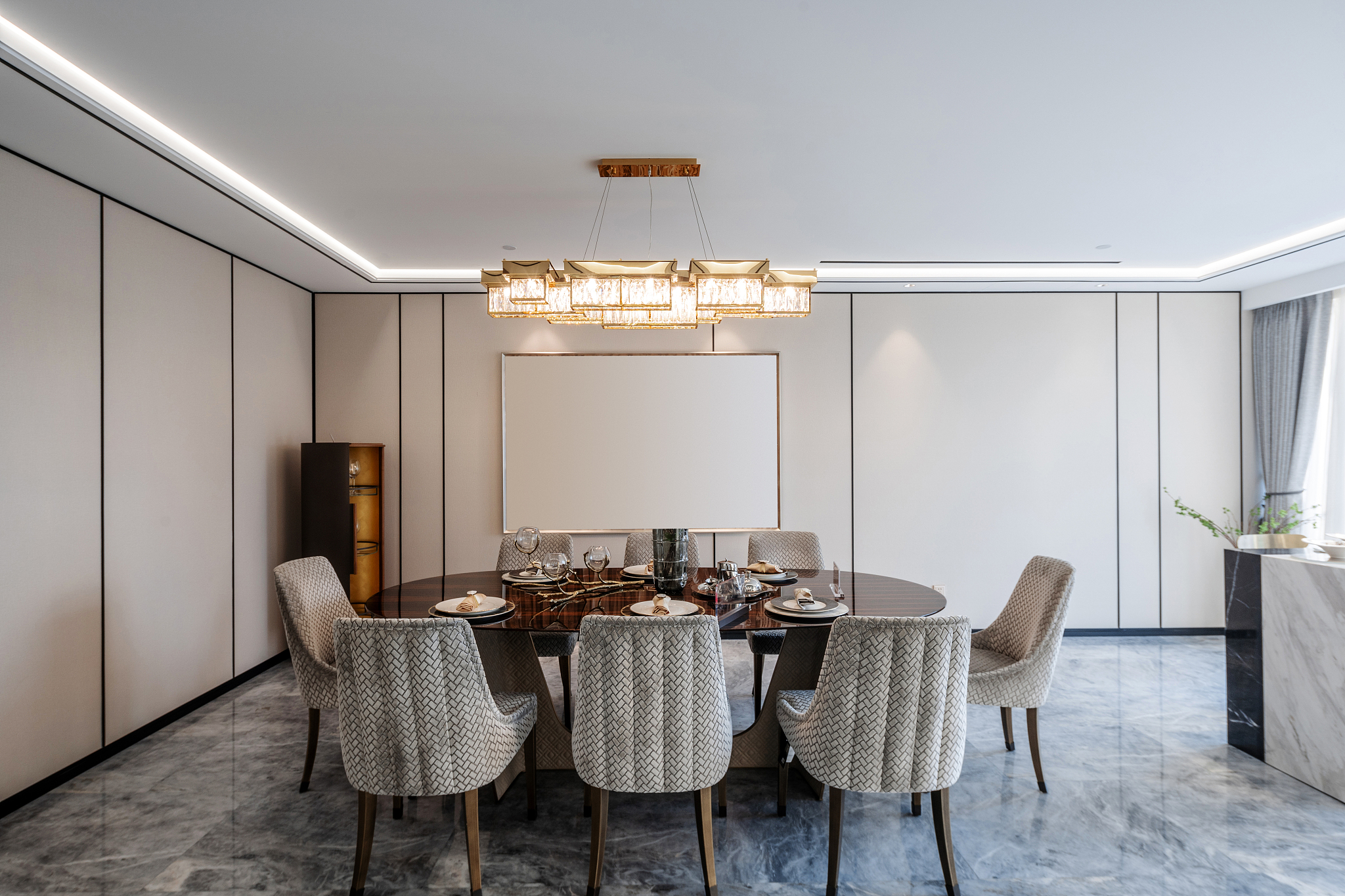 新中式餐桌设计指南：打造实用美观用餐空间