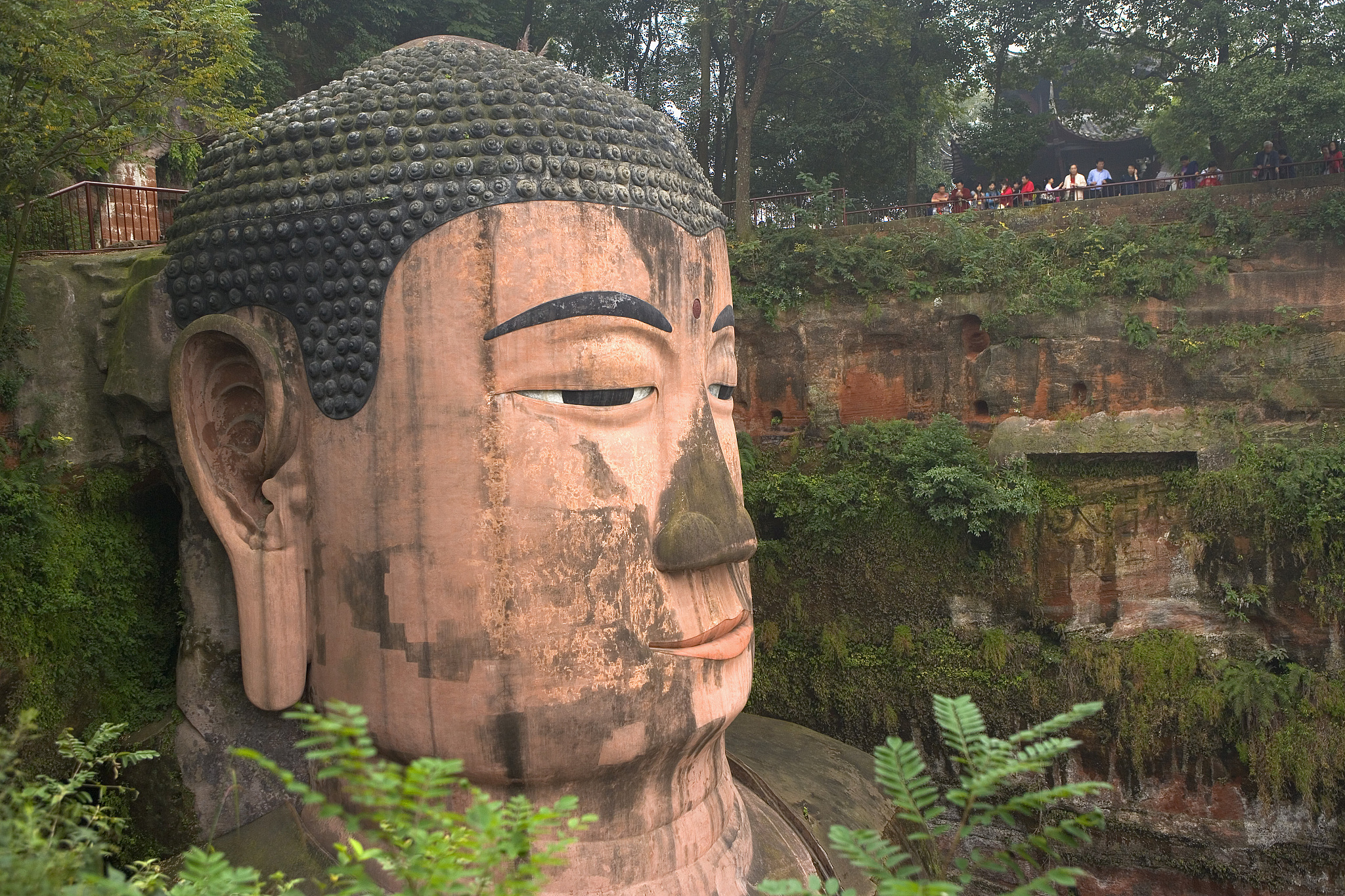 乐山大佛被拍卖经营权出让必须经公开挂牌受让方为全国资持股