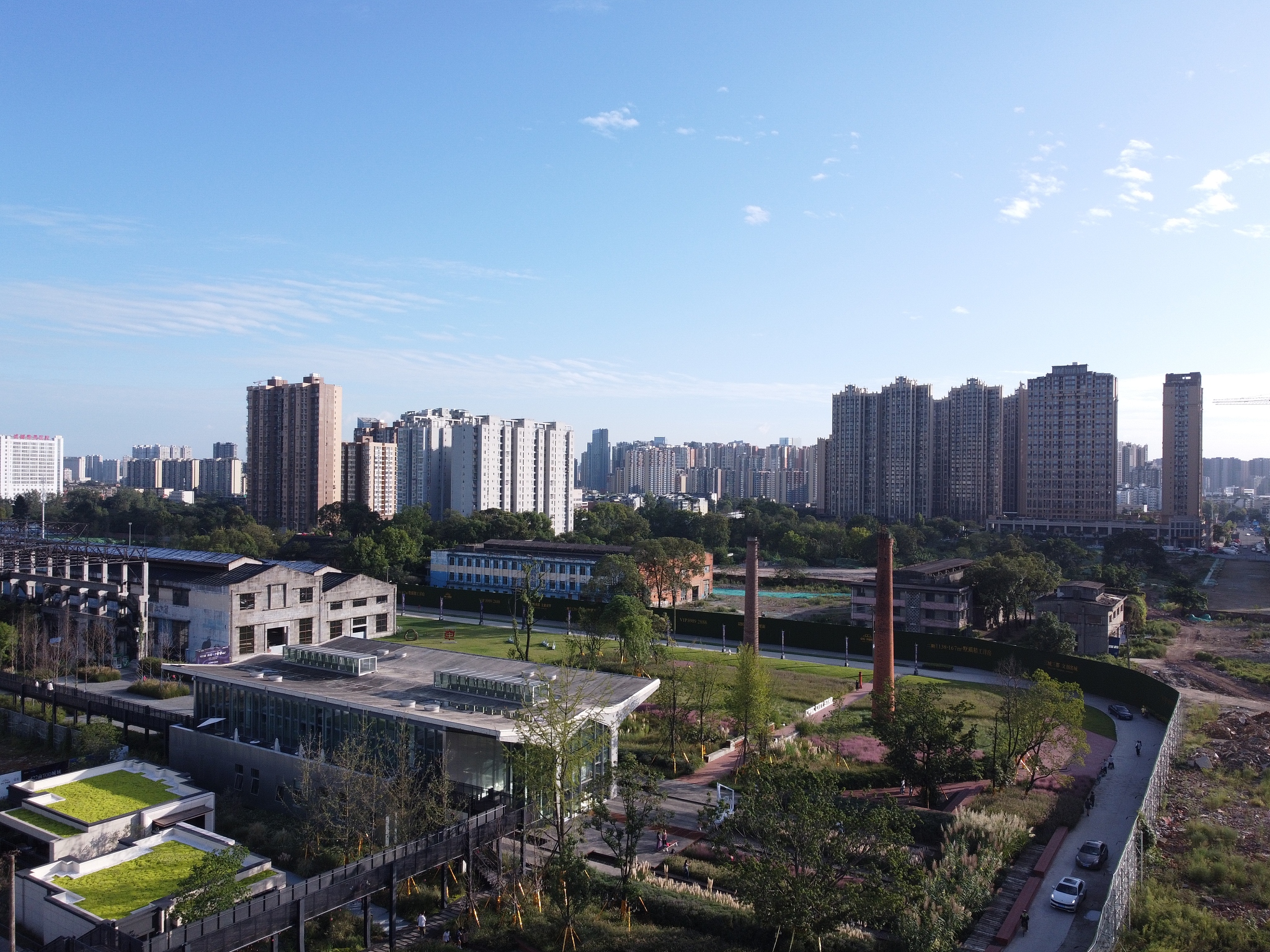商丘市人民公园绿地违建办公楼：多次叫停，现在是否规划之内？