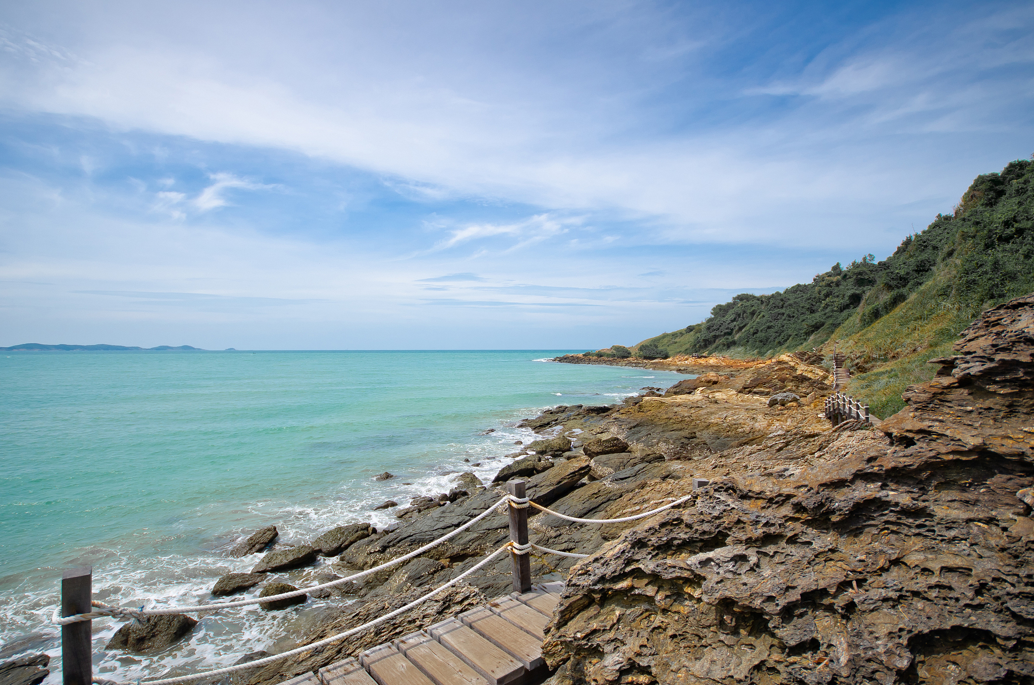 海口火山口公园距离海边有多远