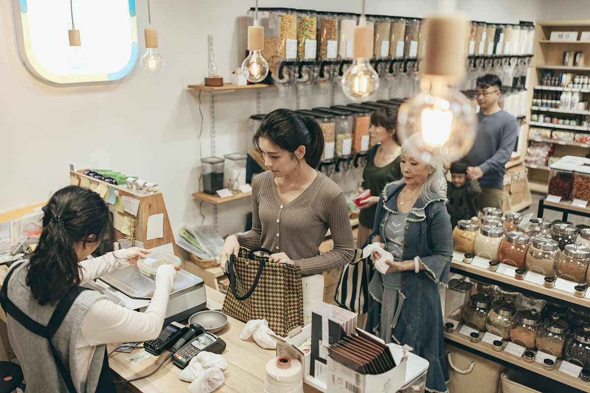 妈妈的小店：温暖与付出