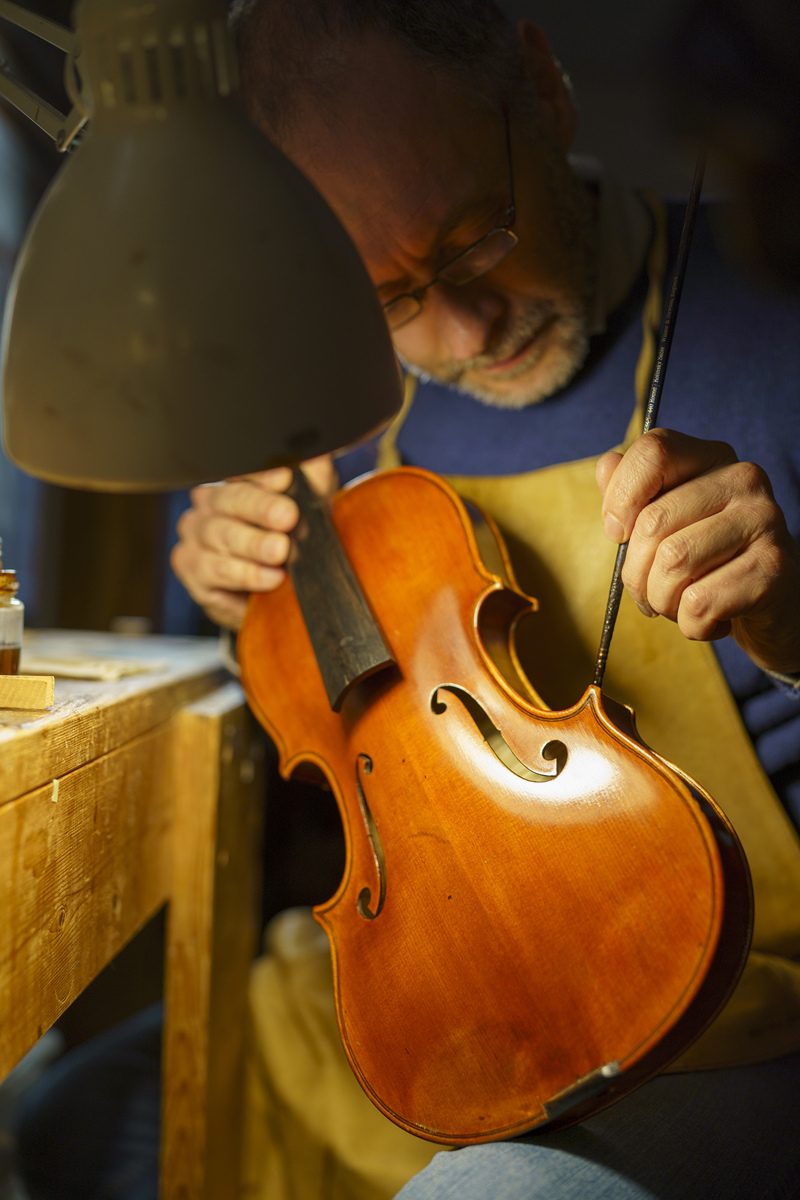 昆明艺术职业学院乐器制造专业解读：揭秘乐器制造的奥秘