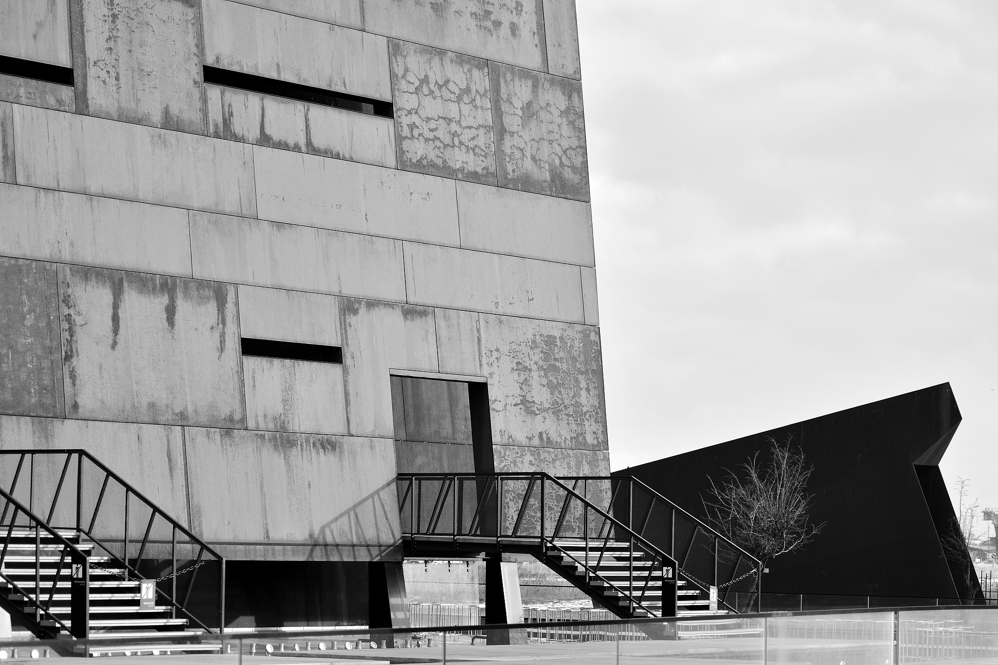 现代主义设计起源：从包豪斯到废墟主义