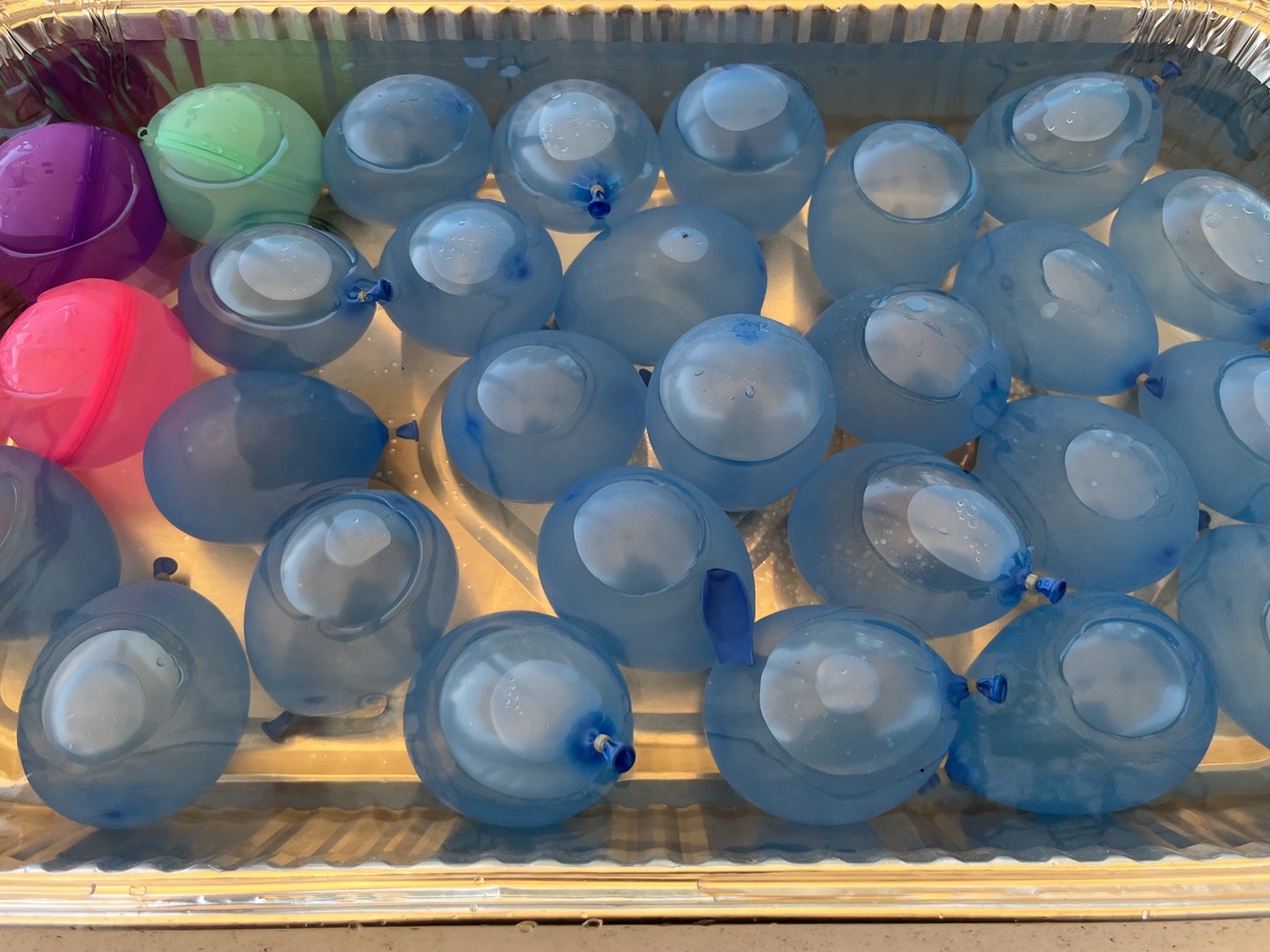 冰球模具灌水教程：制作完美冰球的步骤