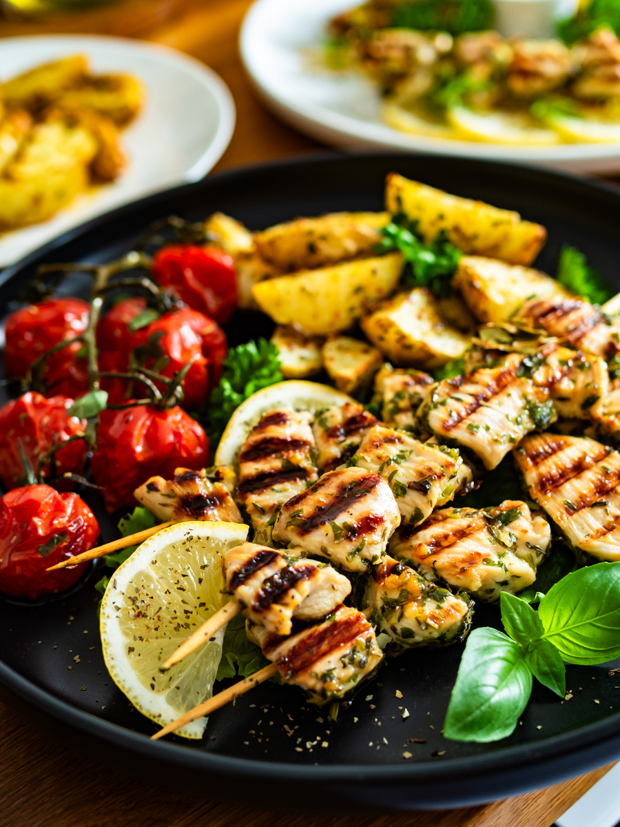 请不少于800汉字的博客文章语言要幽默风趣不要和网上的文章有重复。主题是：烧烤食材清单大全