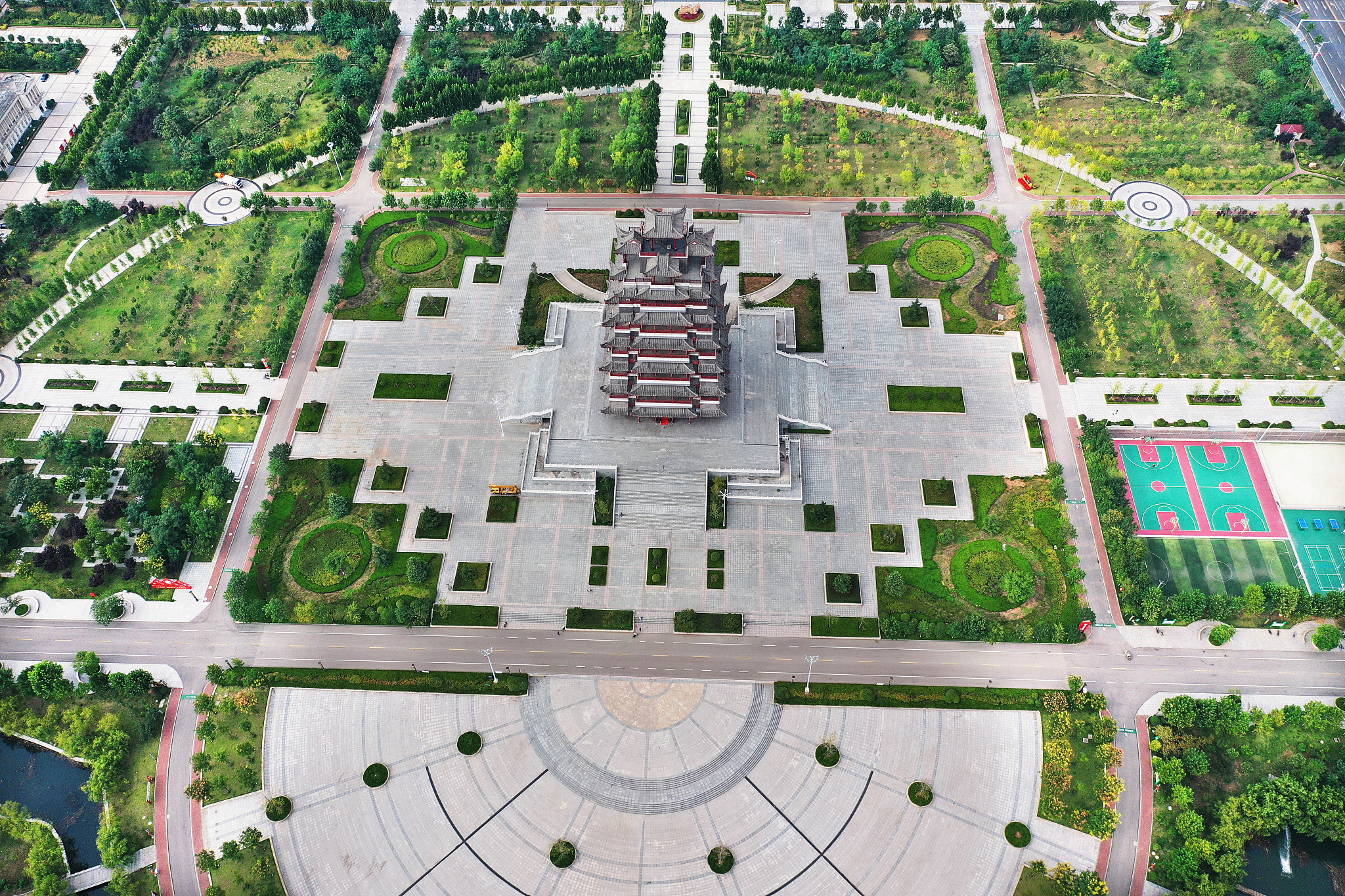 远方如果远方朋友来到你的家乡你会怎样介绍你的家乡呢？请选嗯取家乡最具代表性的景点有条理的介