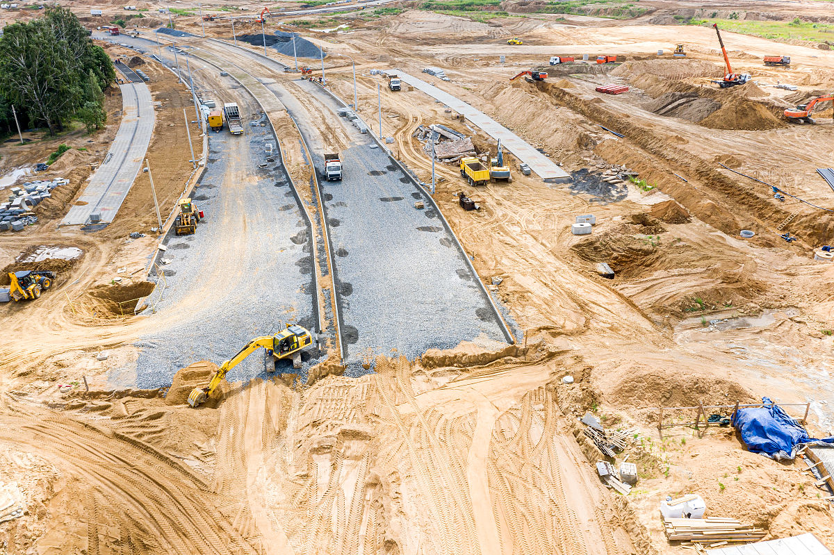 写一篇关于土木工程专业《路基路面工程》专业课程核心内容介绍与学生学习该课程的意义不得抄袭。