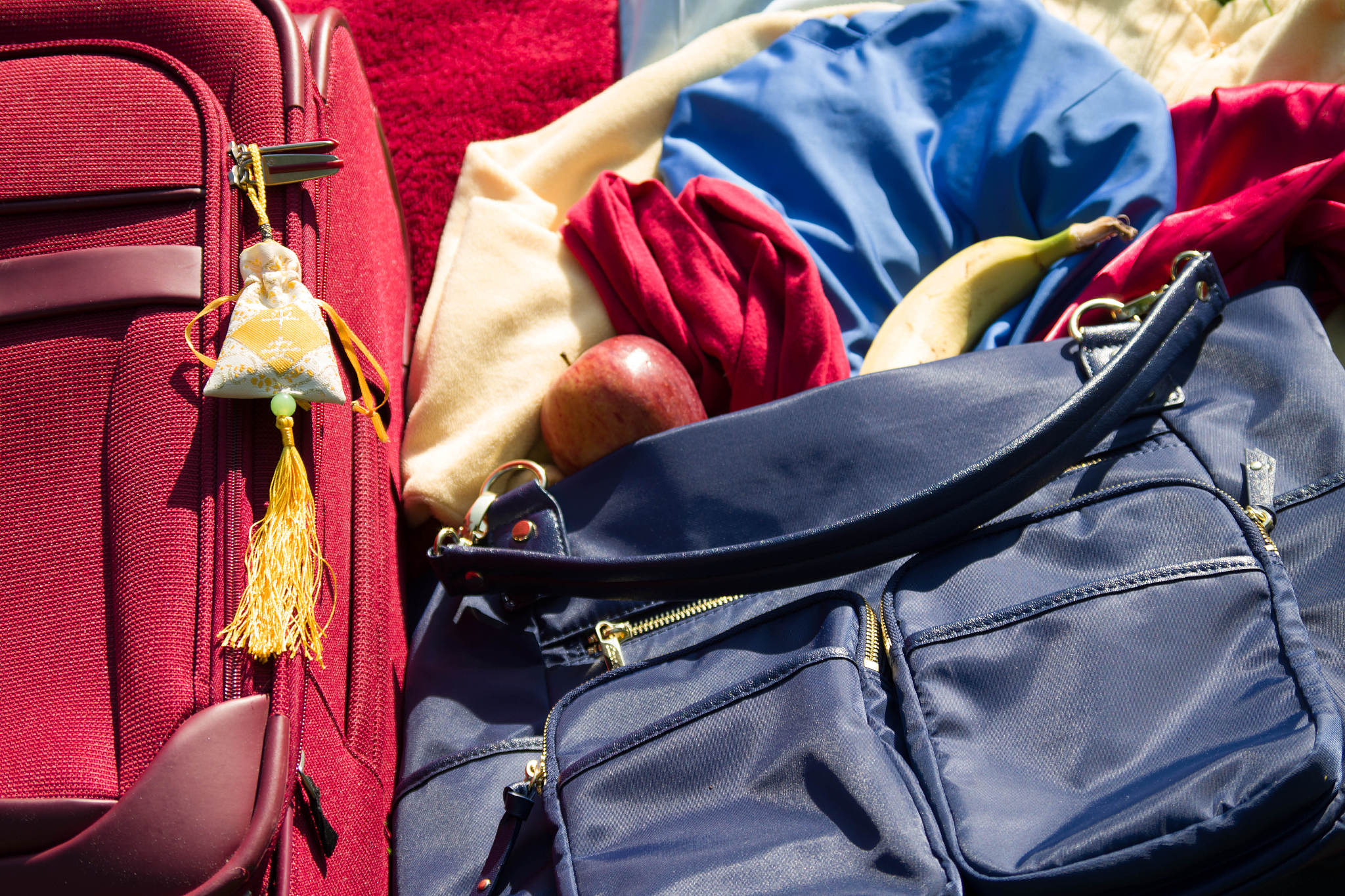 primary colors traveling bags