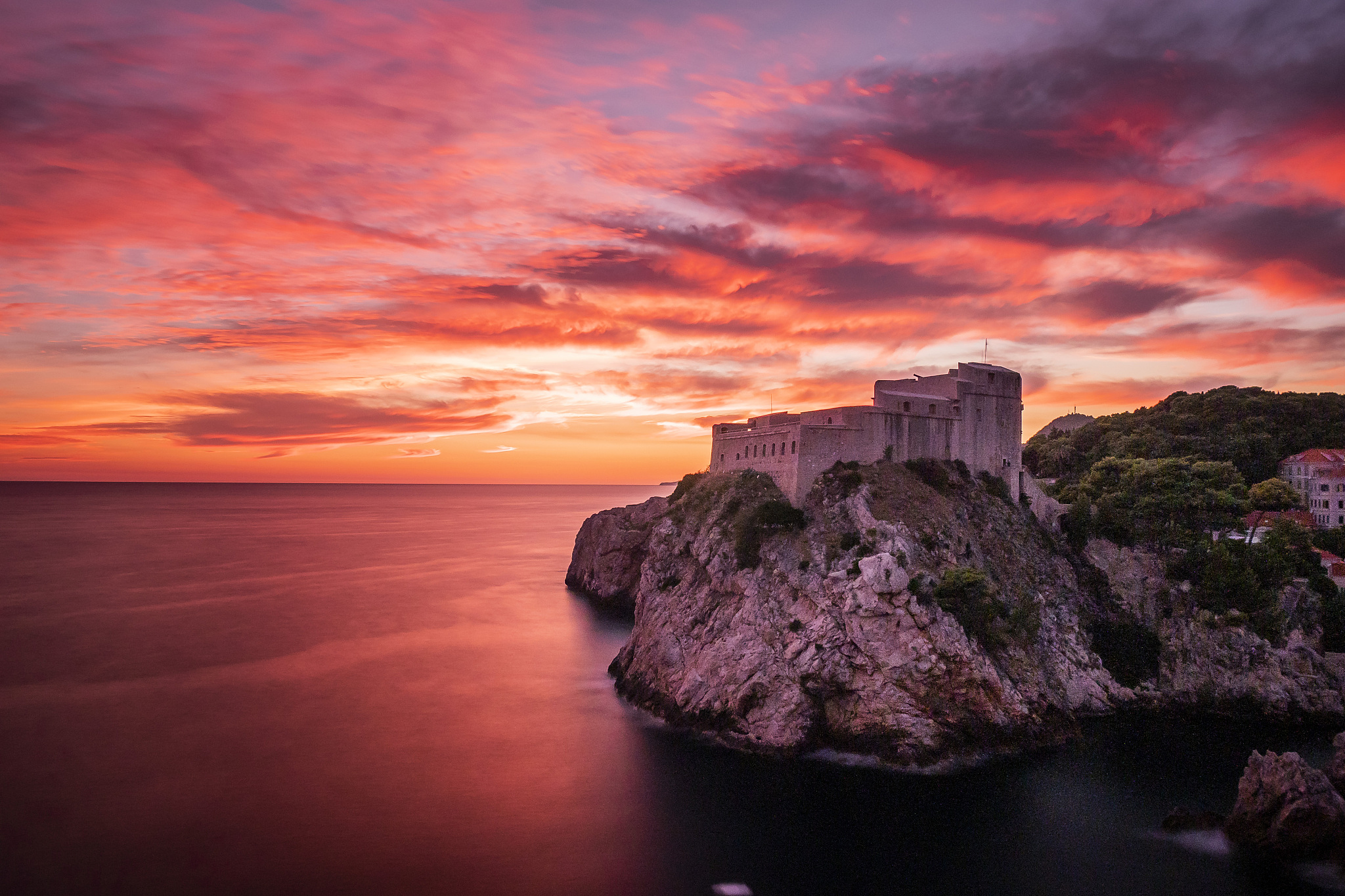 fort lovrijenac in colorful sunset in dubrovnik