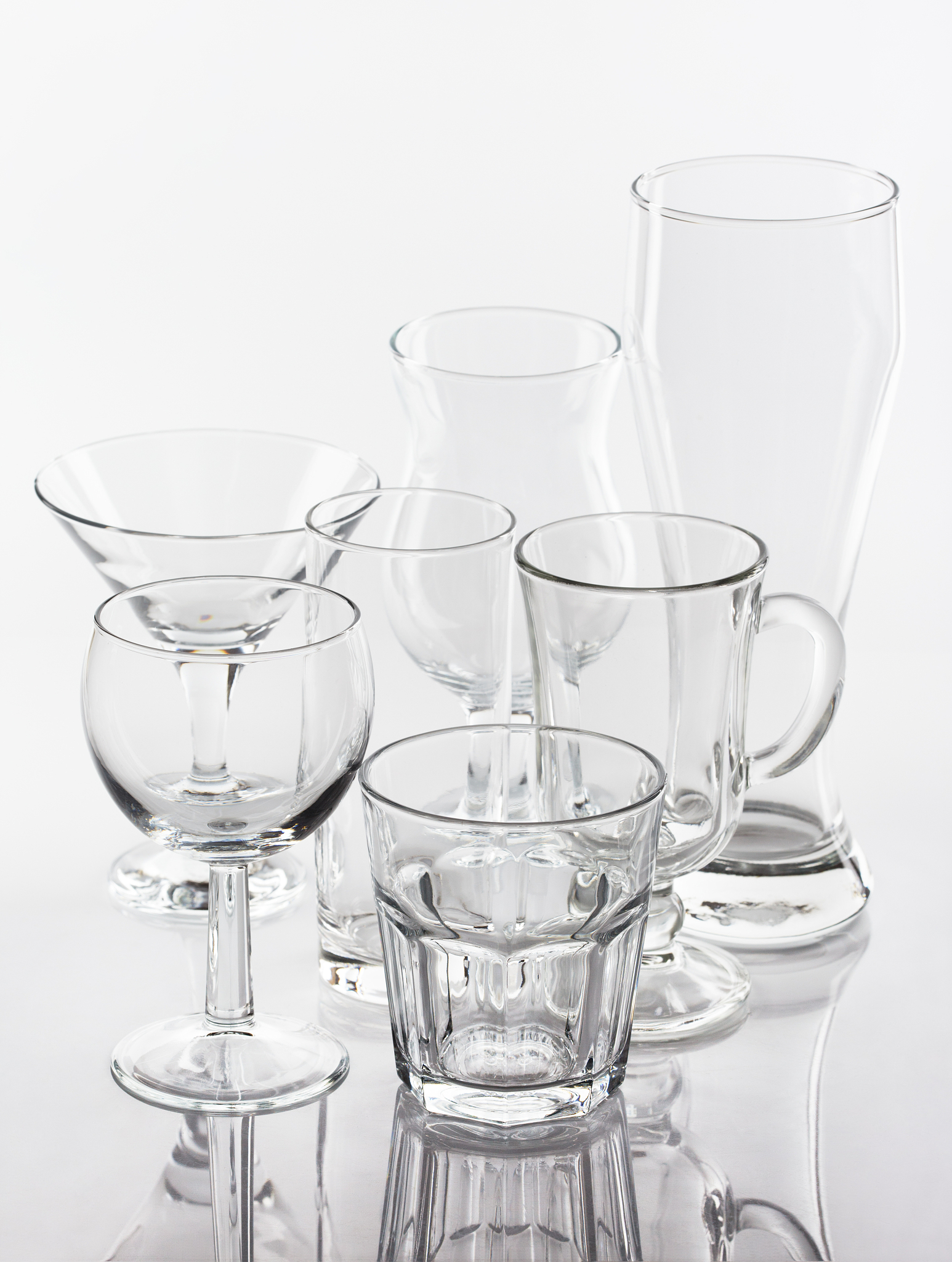 写一份肖特家用玻璃发展情况的报告字数 2000字