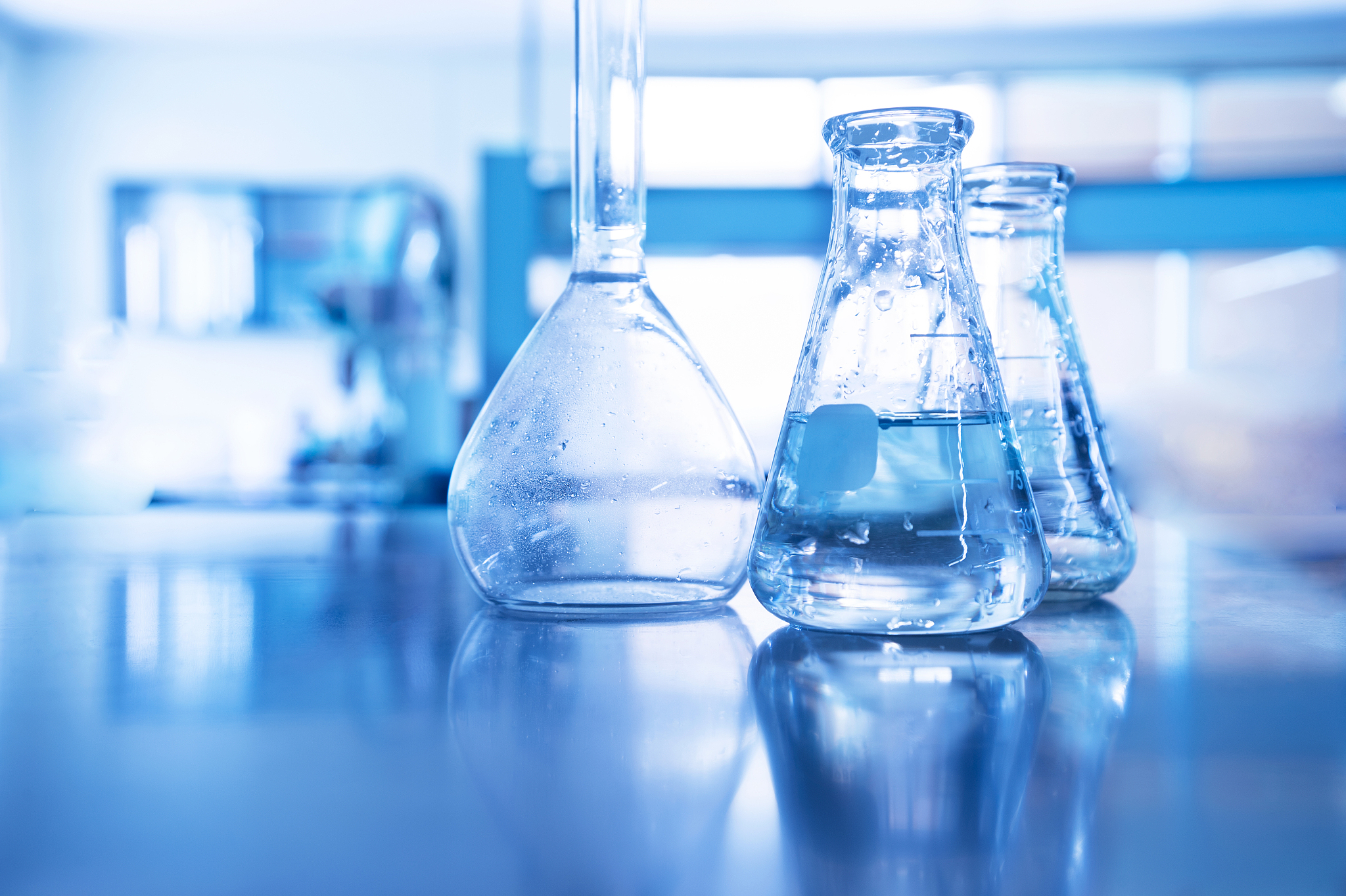 一个圆柱体和一个圆锥体的体积相等