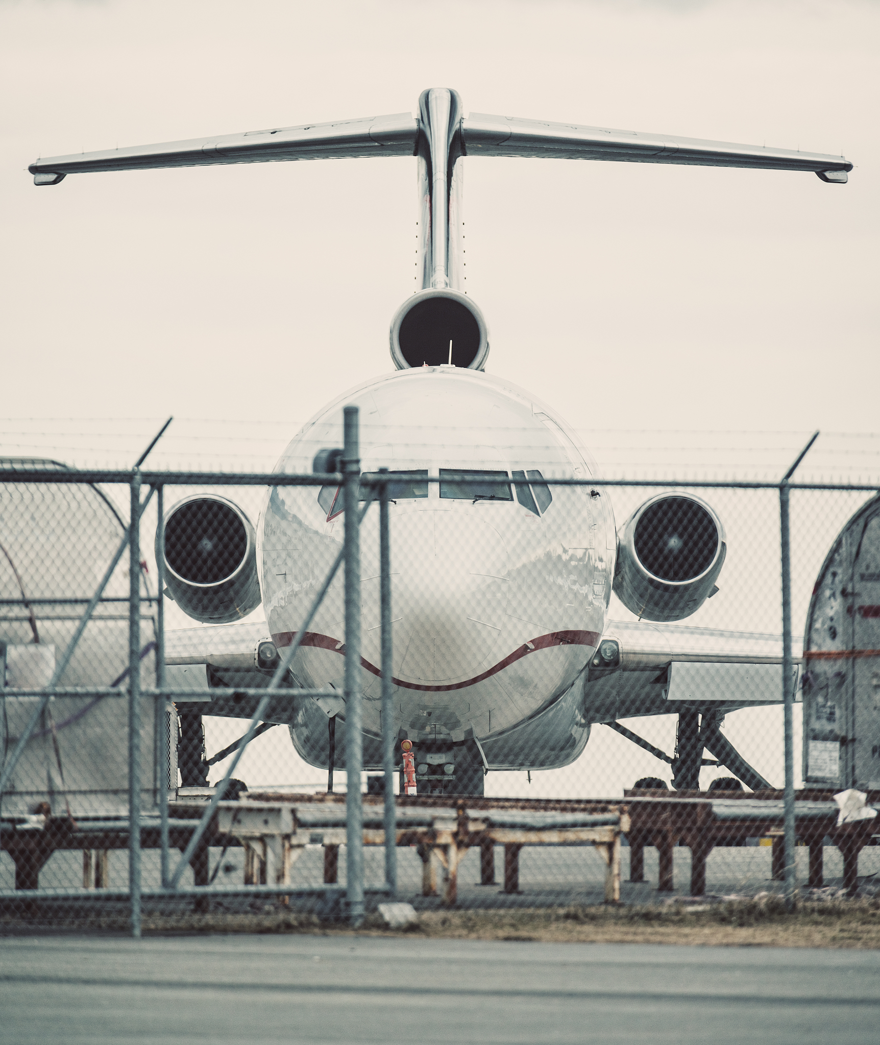 用美式英语写3条关于KY603 Folding Four Sided Obstacle Avoiding UAV Dual Shot HD Aerial Photography Four Axis Aircraft Cross Border Remote Control Aircraft的好评以及其好评标题。结果格式为输出格式为：标题+：+好评内容。