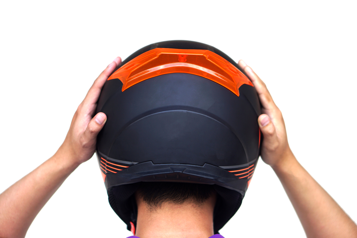 Motorcycle Gloves: Safety, Sun Protection & Our Recommended Choice