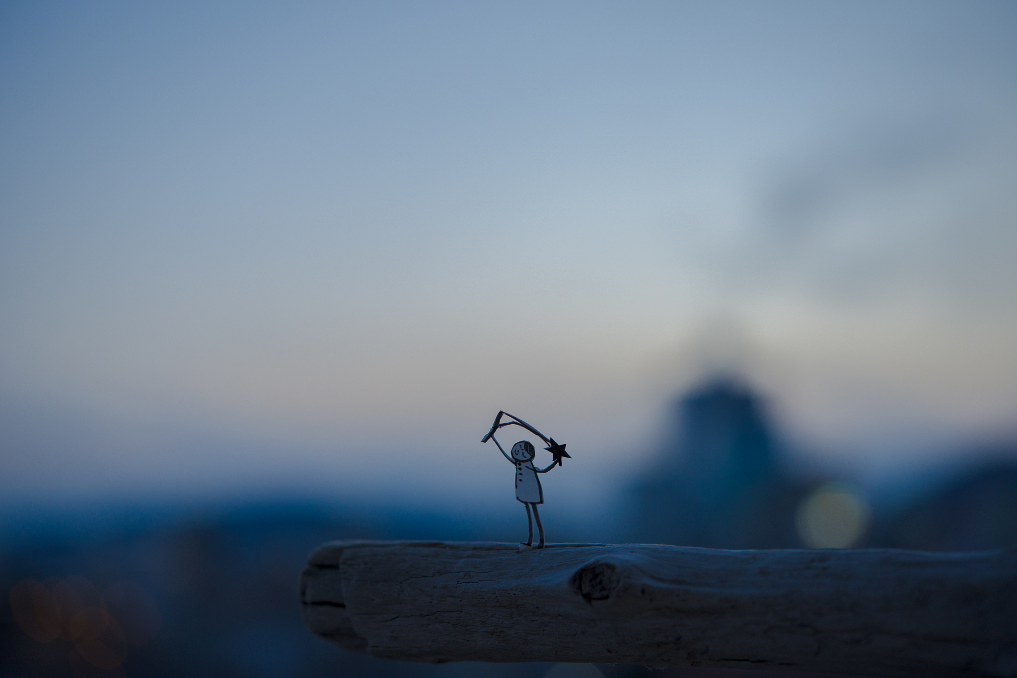 接受岁月的伤，更要继续仰望生活的光：人生的勇敢与希望