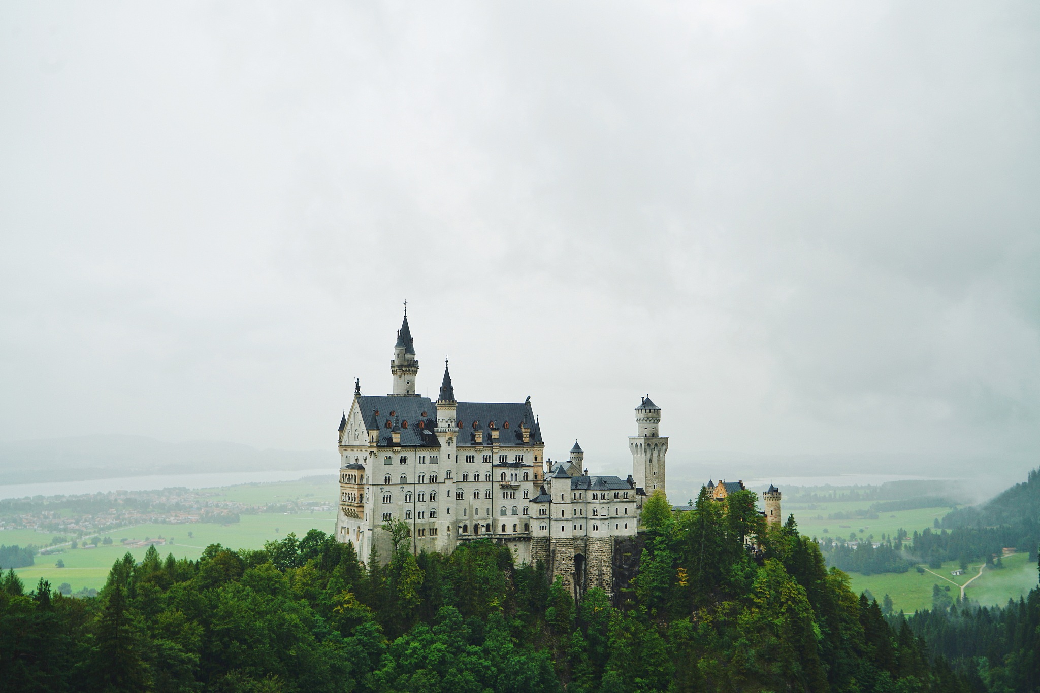 新天鹅堡：德国浪漫主义城堡，童话世界之旅