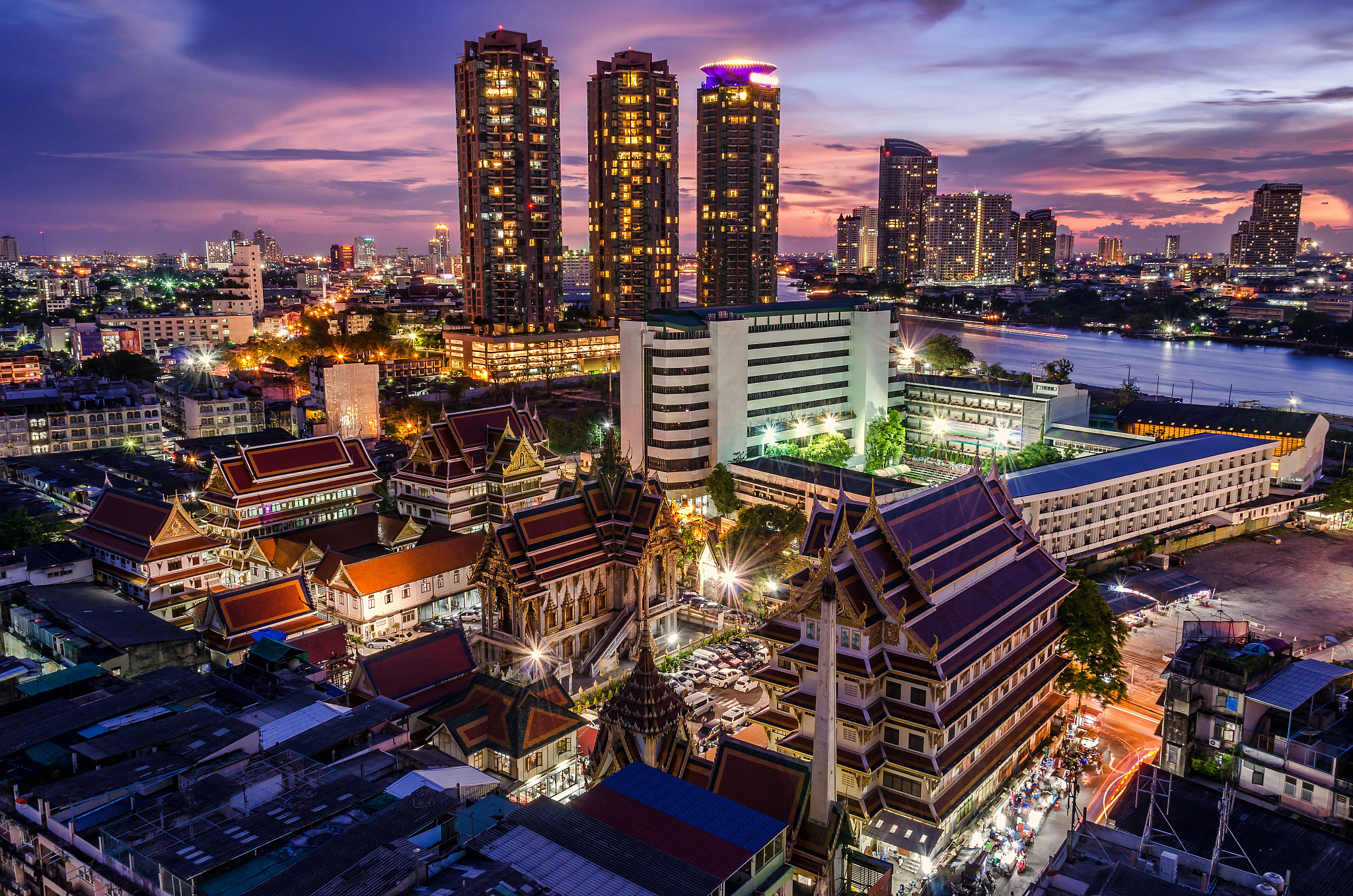 can you plan a 5 day trip to Seoul for summertime in August based around bukchon