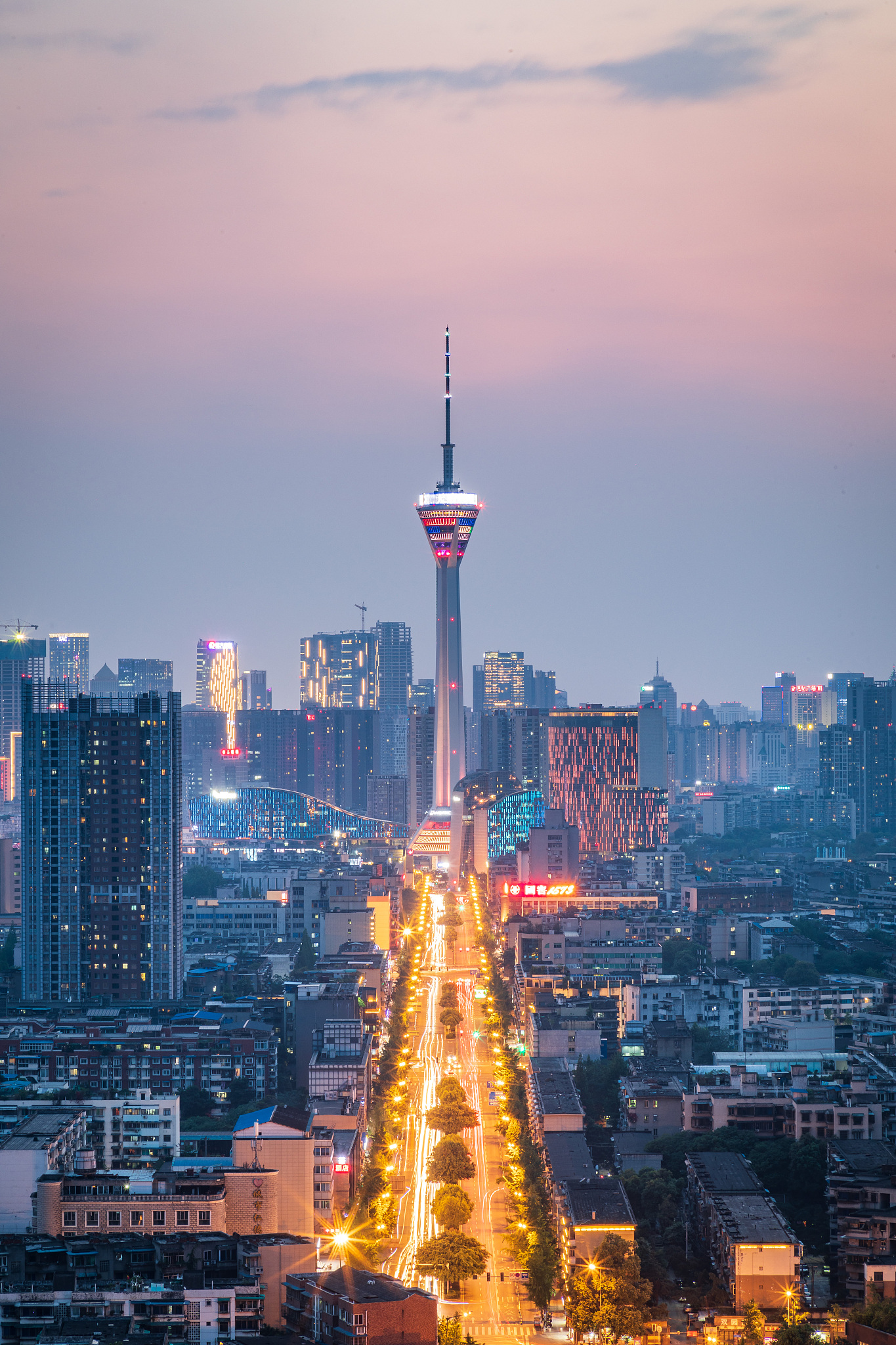 成都天府职业技术学校专业设置：涵盖机电、电子信息、商贸、医药、艺术等领域