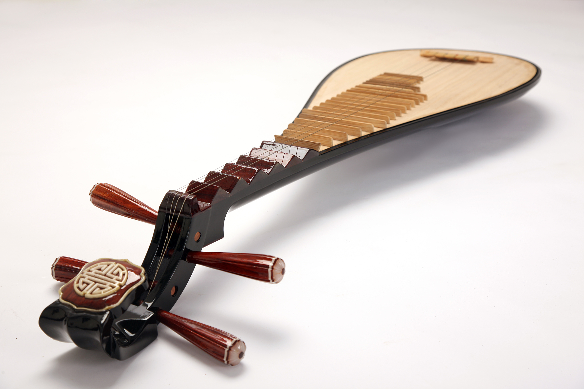 以中国传统乐器在中国风音乐中的应用与演奏技巧为题写一篇700字文章