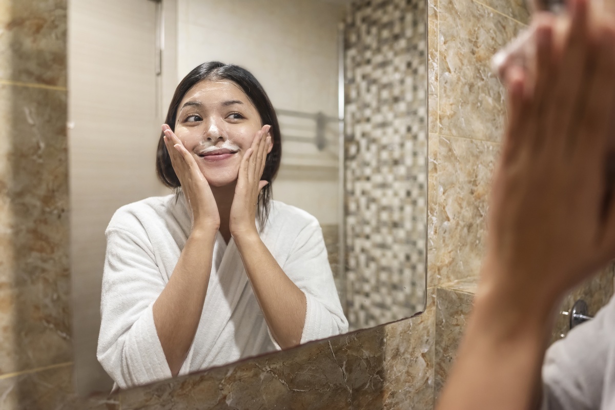 长期照镜子有什么后果，