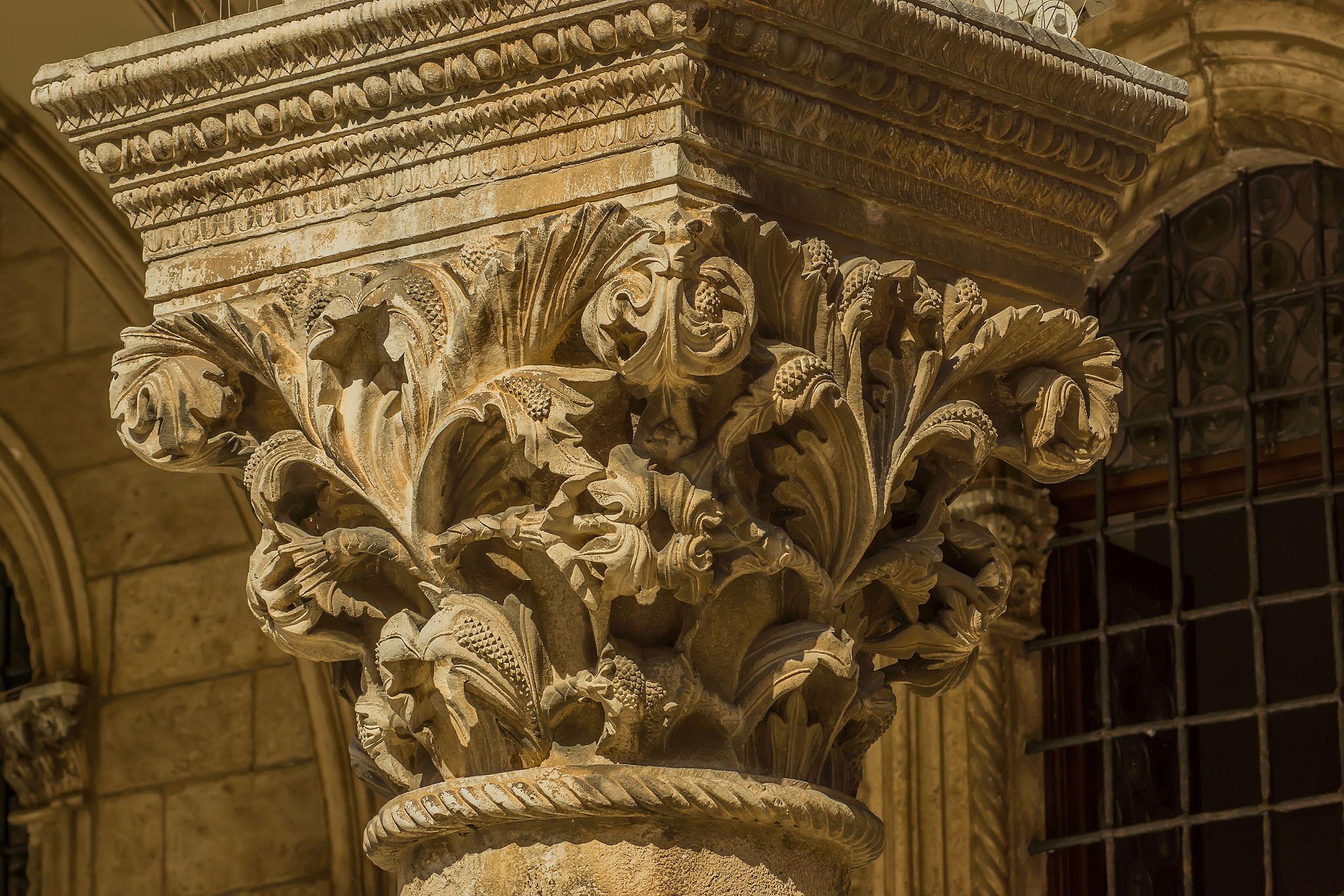 corinthian order column