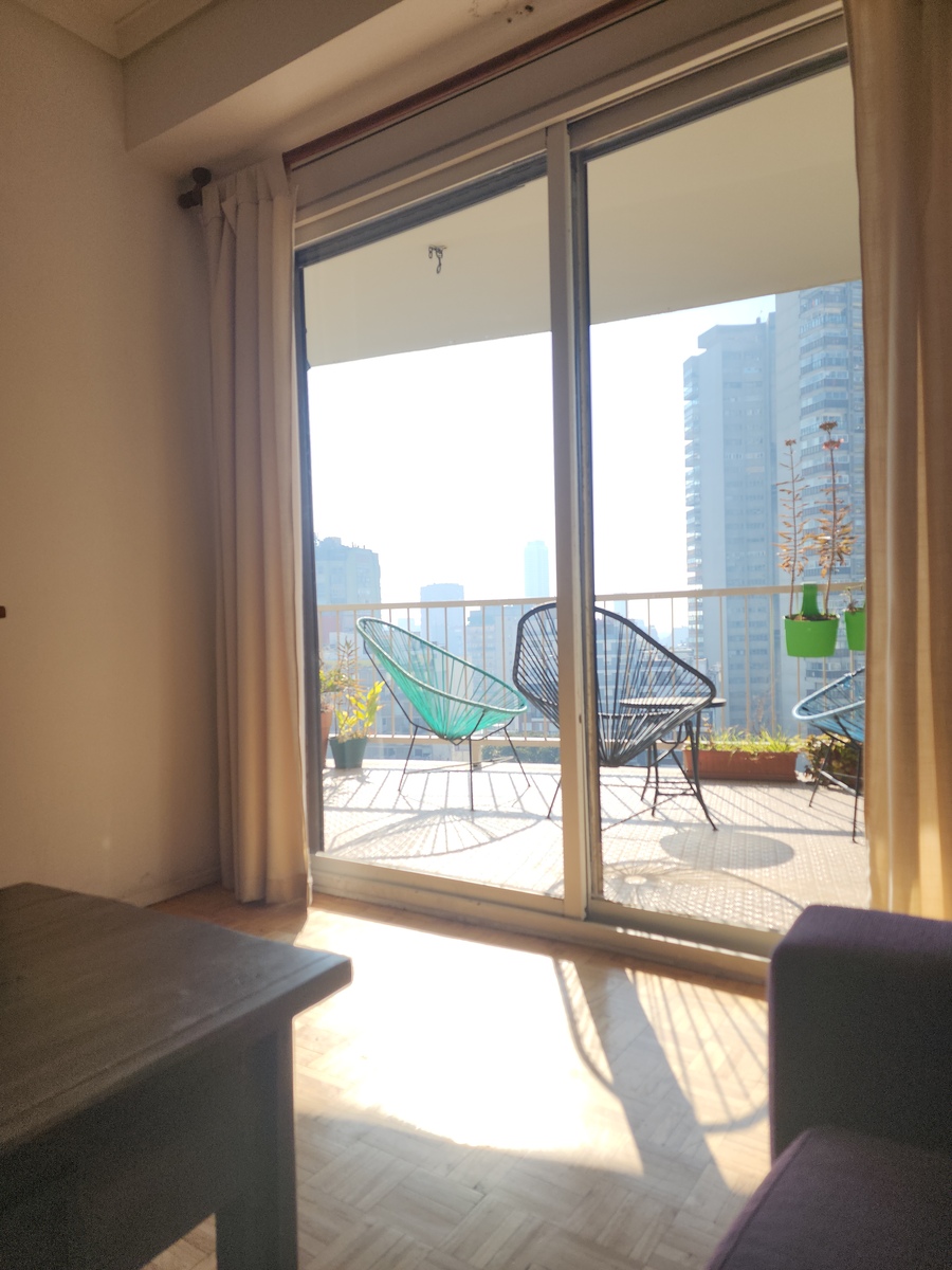 南向采光充足，落地窗设计打造开阔视野