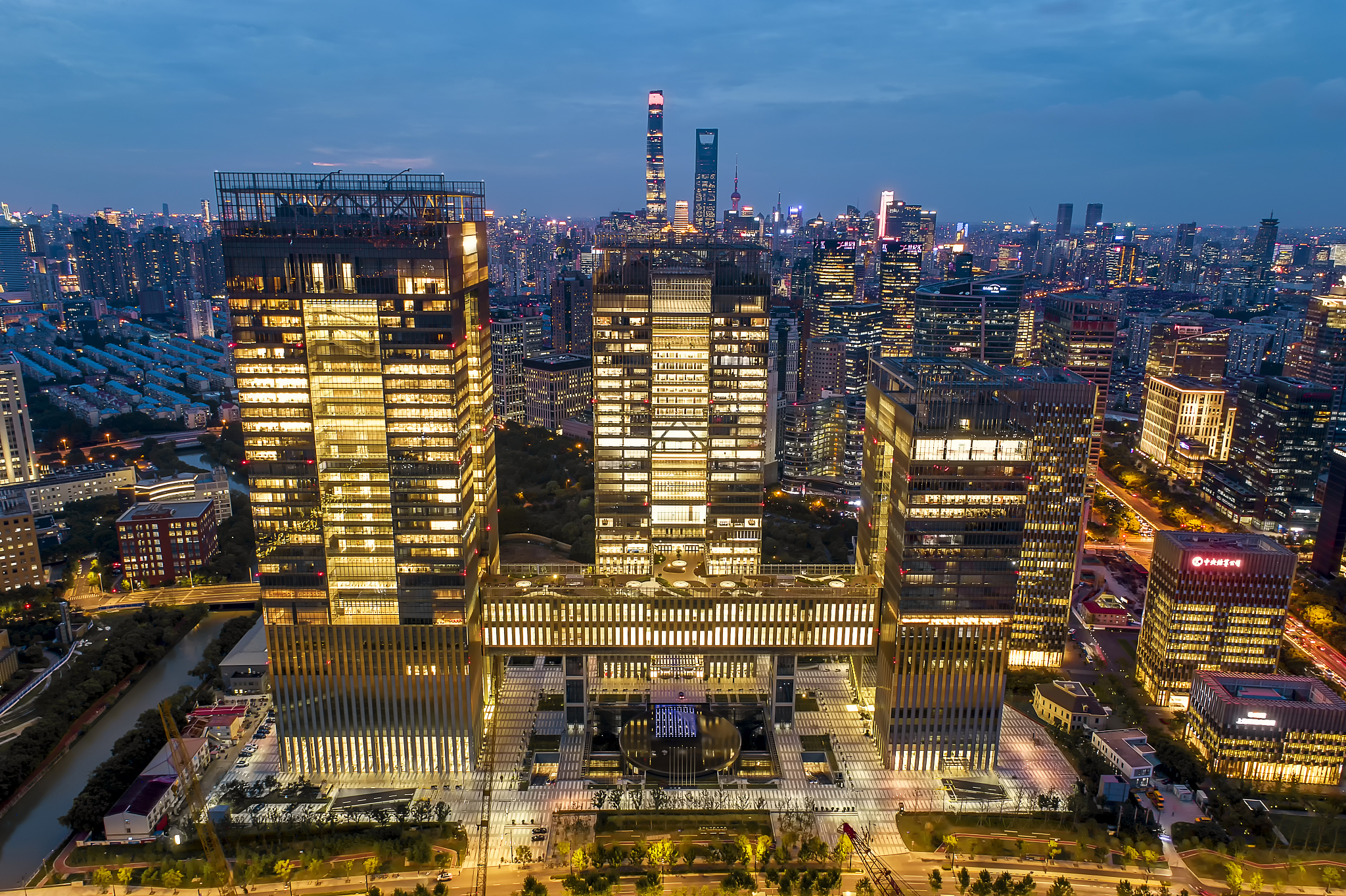 Shanghai vs. Seattle: Which City Is Richer? - GDP Comparison