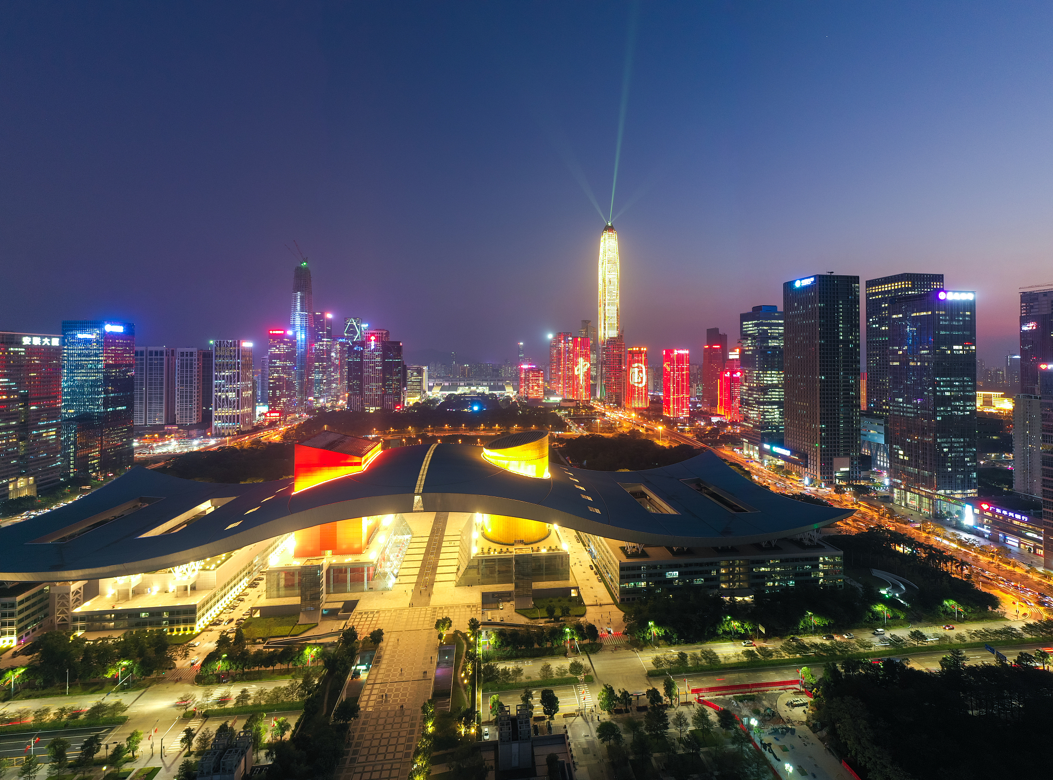 深圳最美夜景：从深圳湾到欢乐谷，感受城市魅力！