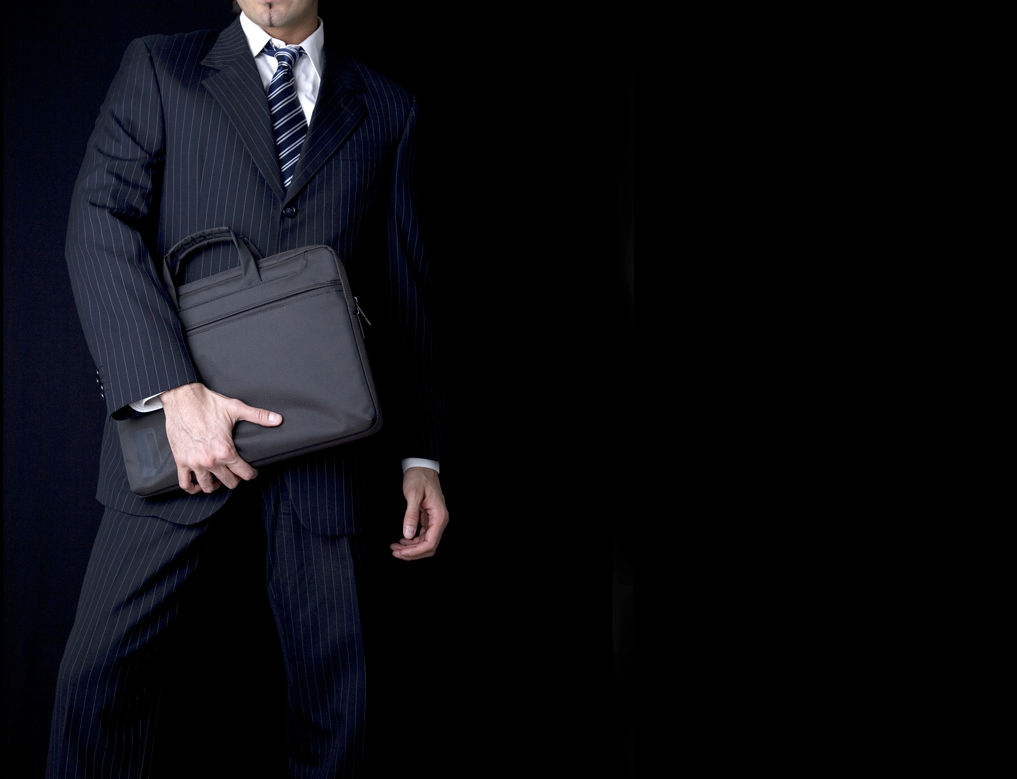 男士西装套装：时尚商务、经典百搭、展现绅士风范