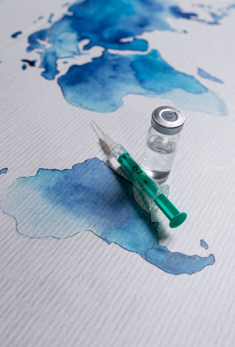 马克笔注射器：创意绘画作品，引发医疗与艺术的思考