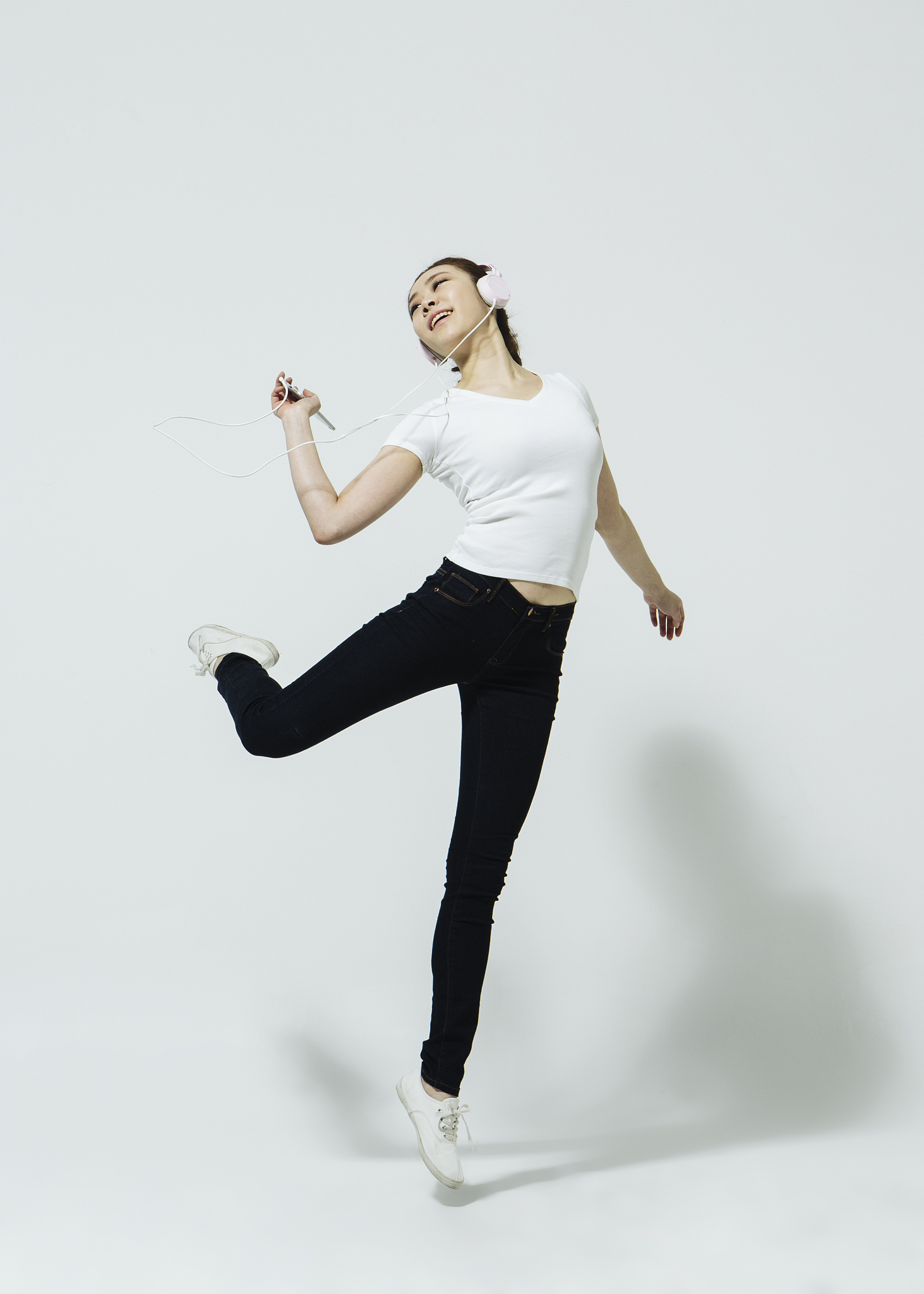 女生初中毕业后上中专学什么专业比较好好麽