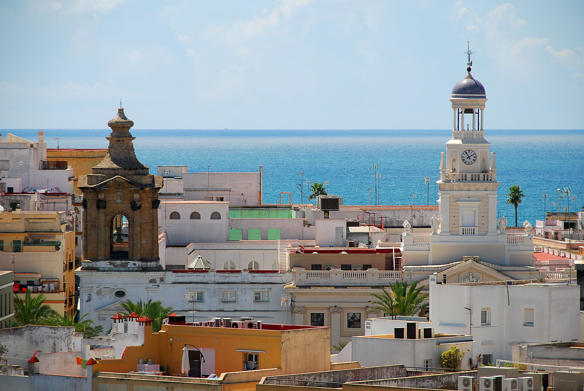 the ayuntamiento is the town hall of cadiz's old city.