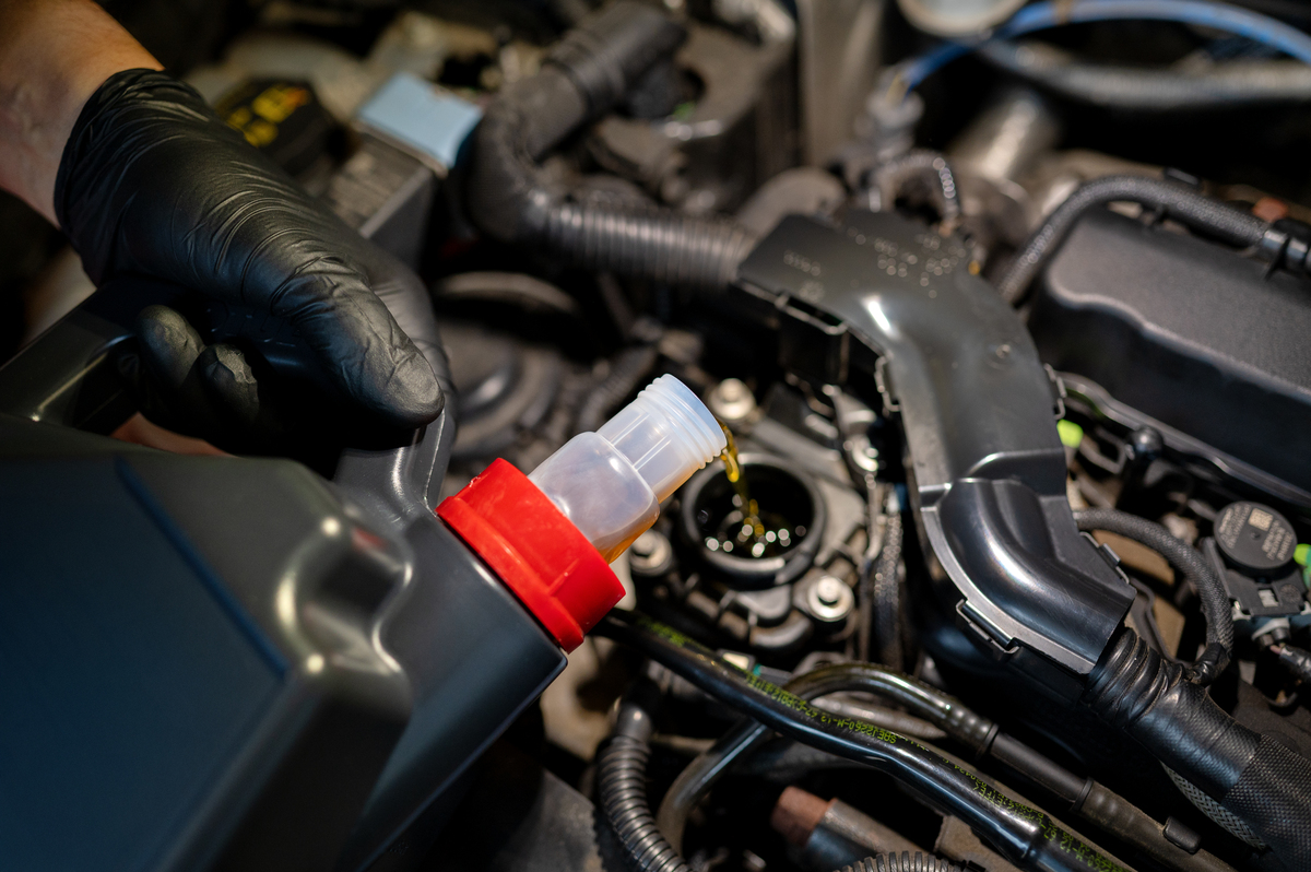 传动轴流油润滑系统：属于发动机部位