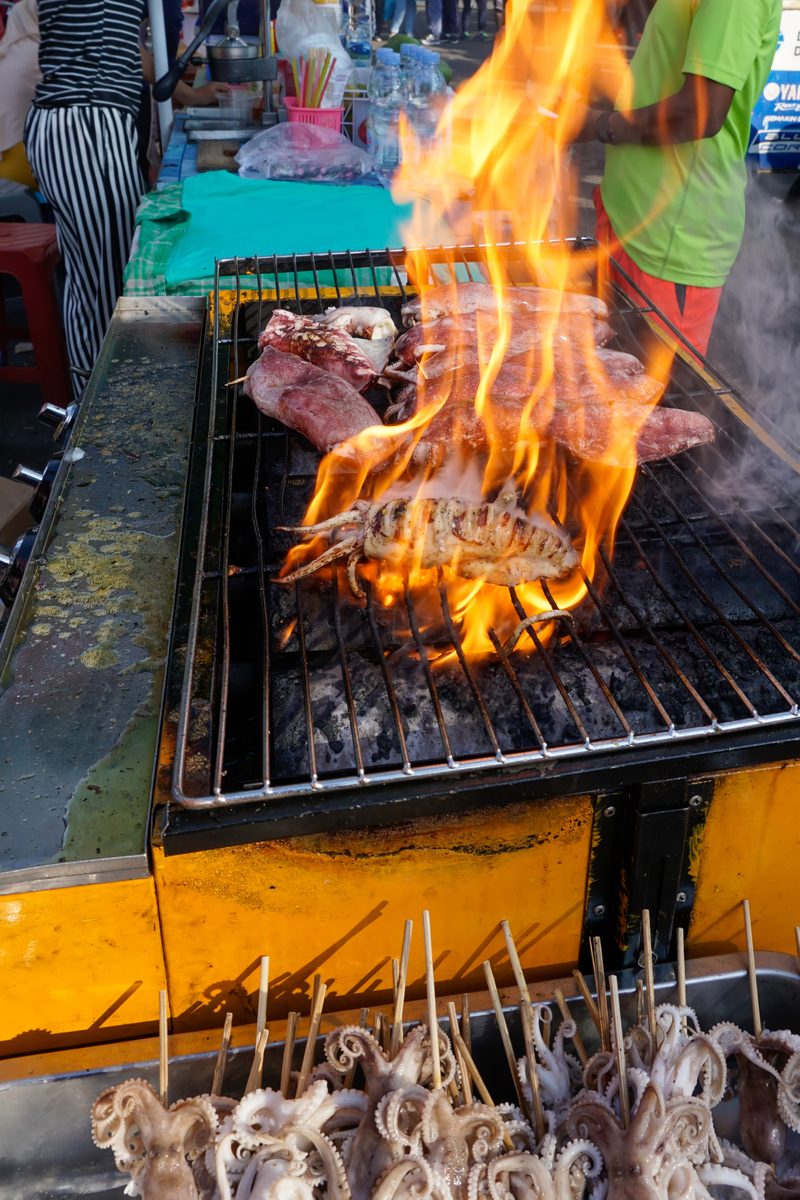 西昌火盆烧烤推广方案：年轻人、家庭聚会首选美食