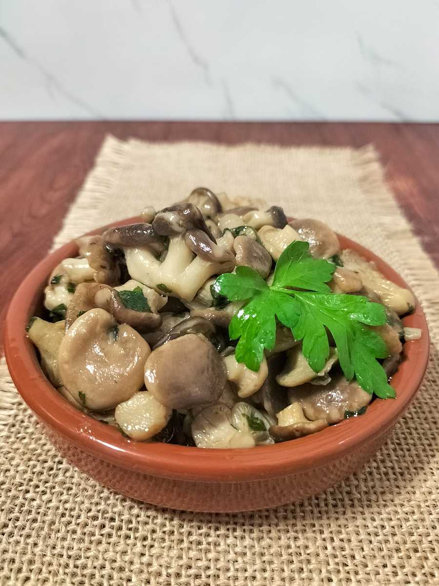 啤酒炸蘑菇，酥脆鲜香，大人孩子都爱吃！