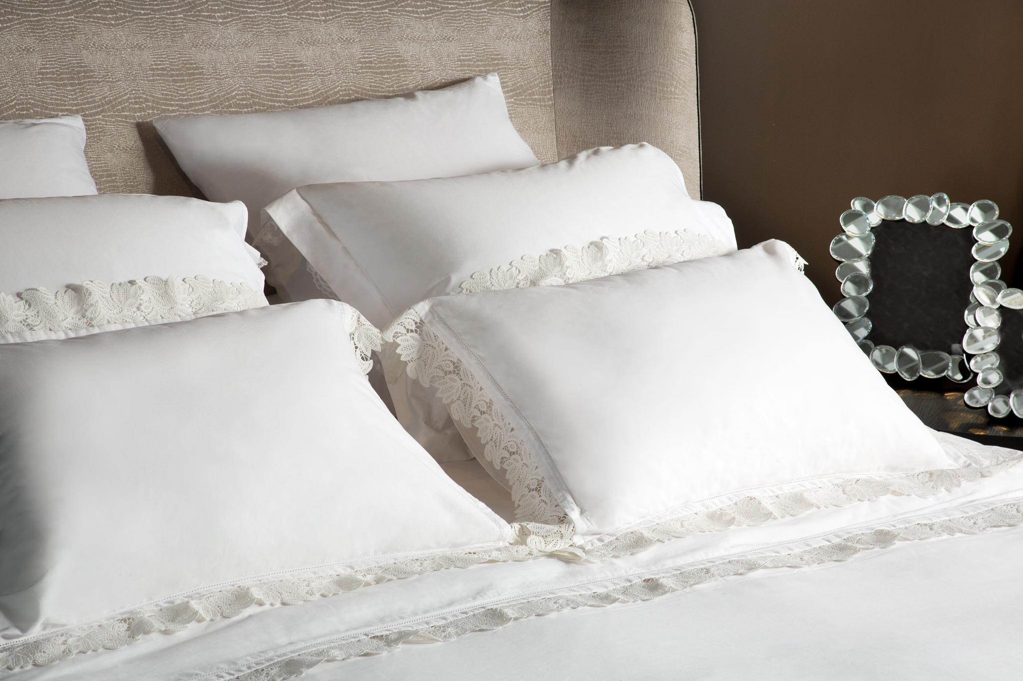 bed linen of white cloth