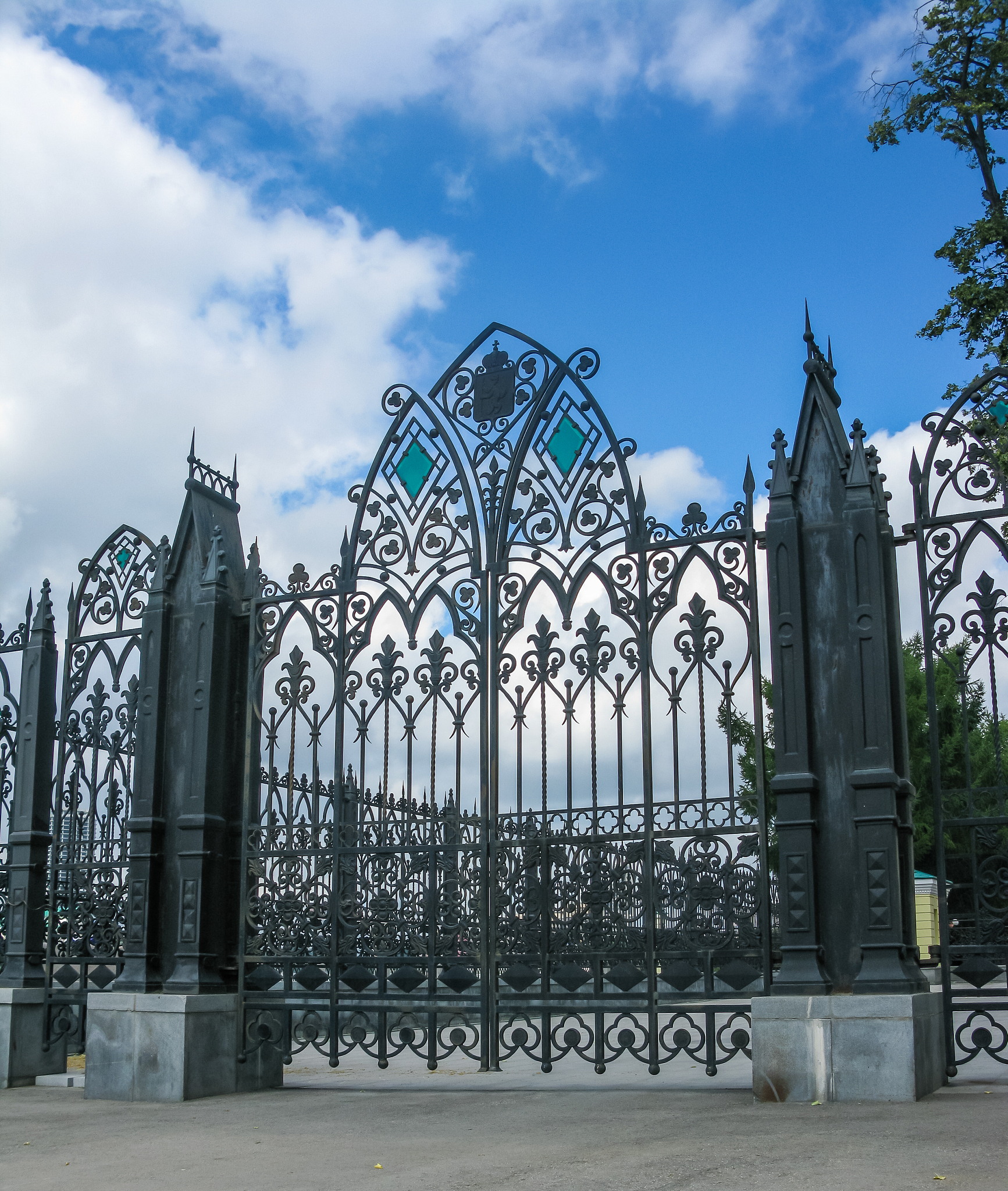 F检验统计量近似等于1时，说明什么？ (多选题)