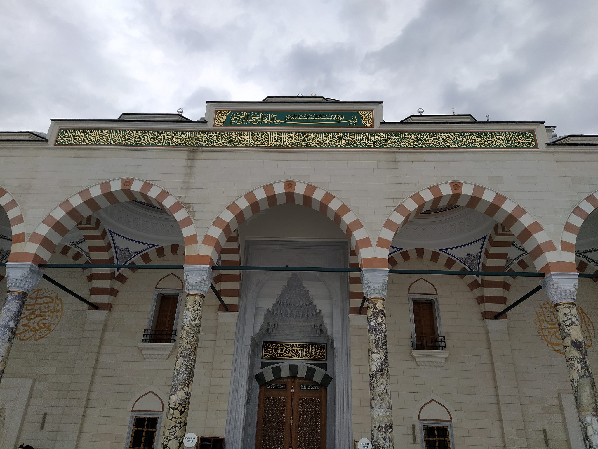 Чат-бот: Помощь с учебными материалами