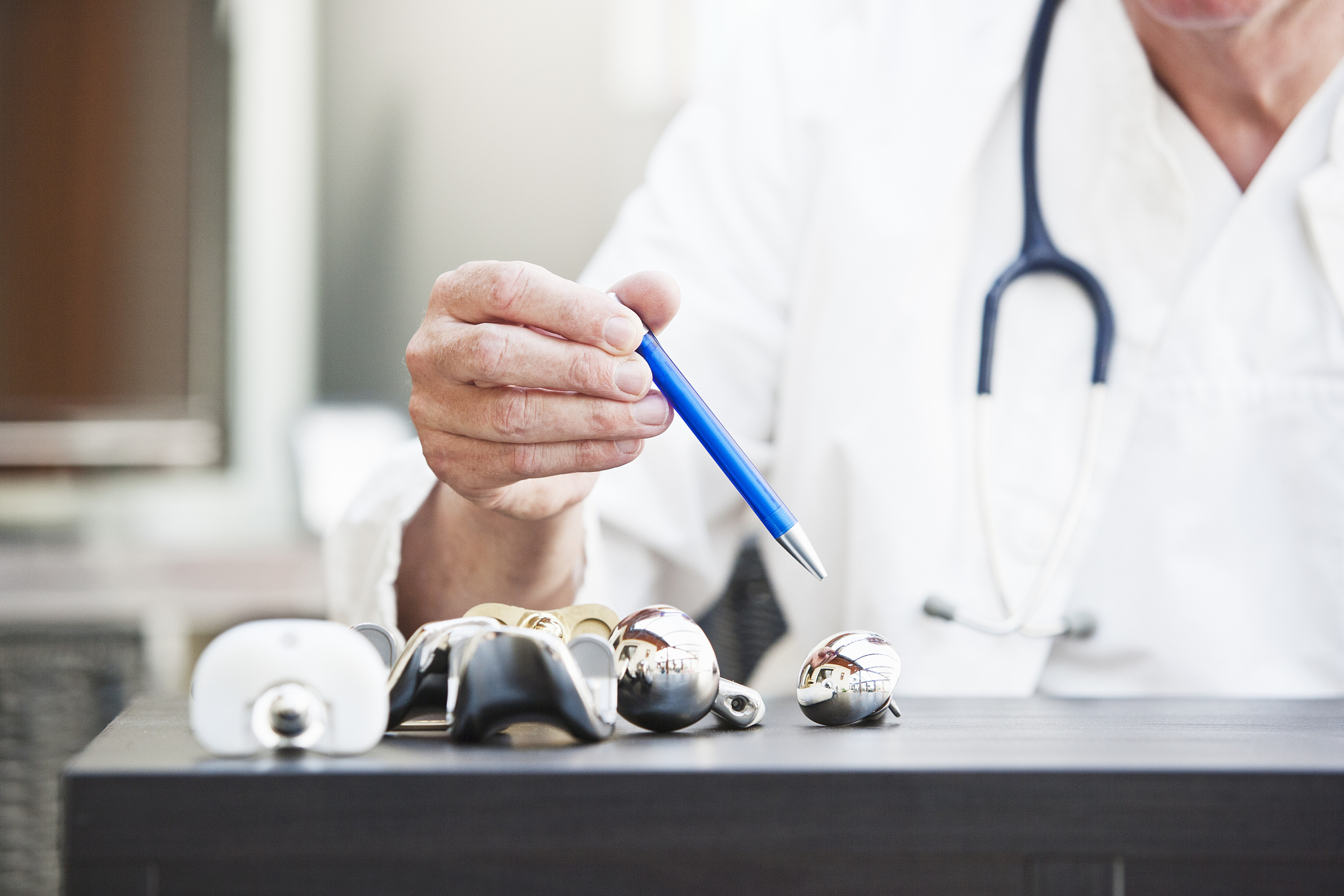 doctor pointing at different kinds of arthroplasties